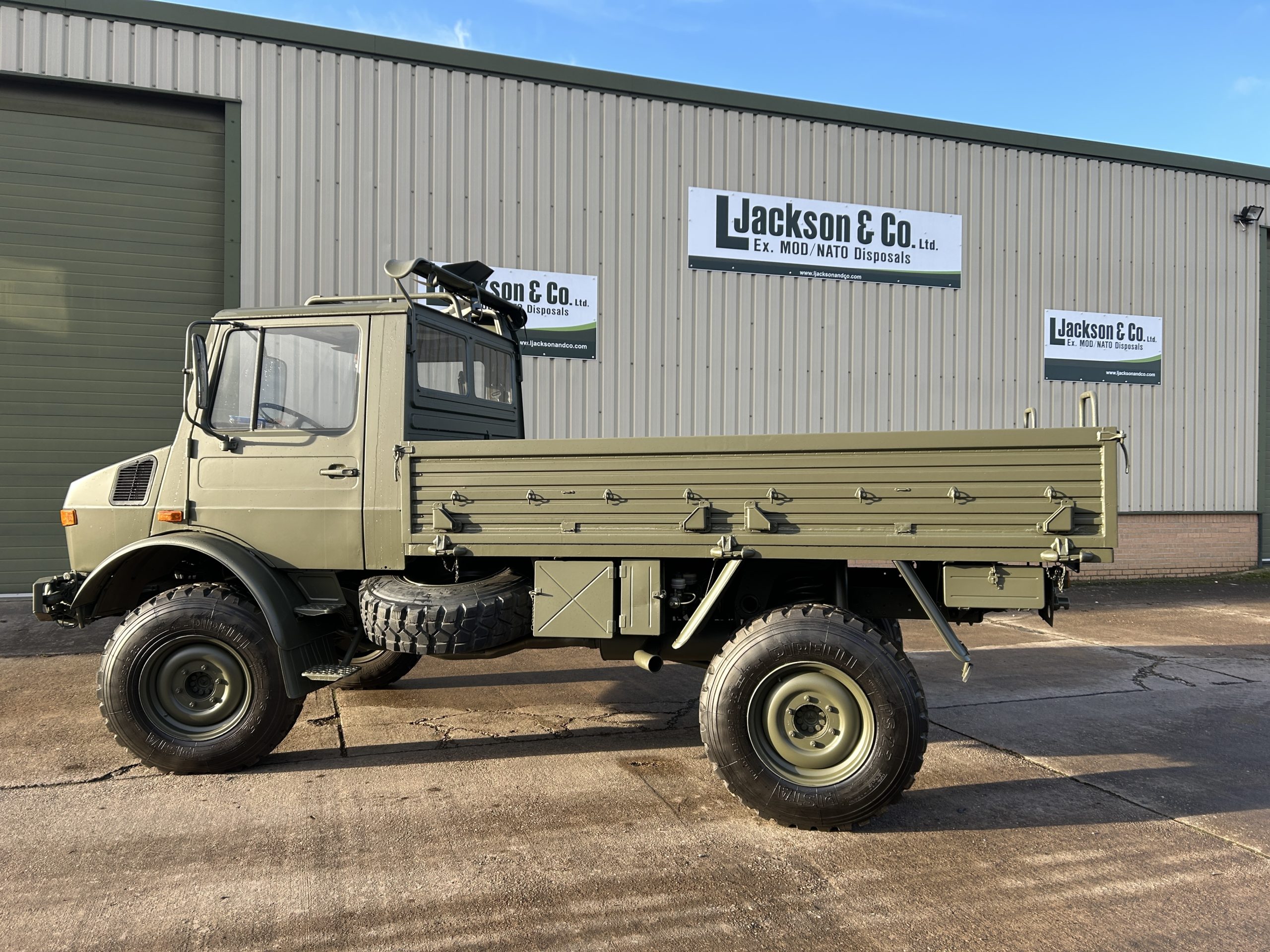 Mercedes Unimog U1300L 4×4 Drop Side Cargo Truck