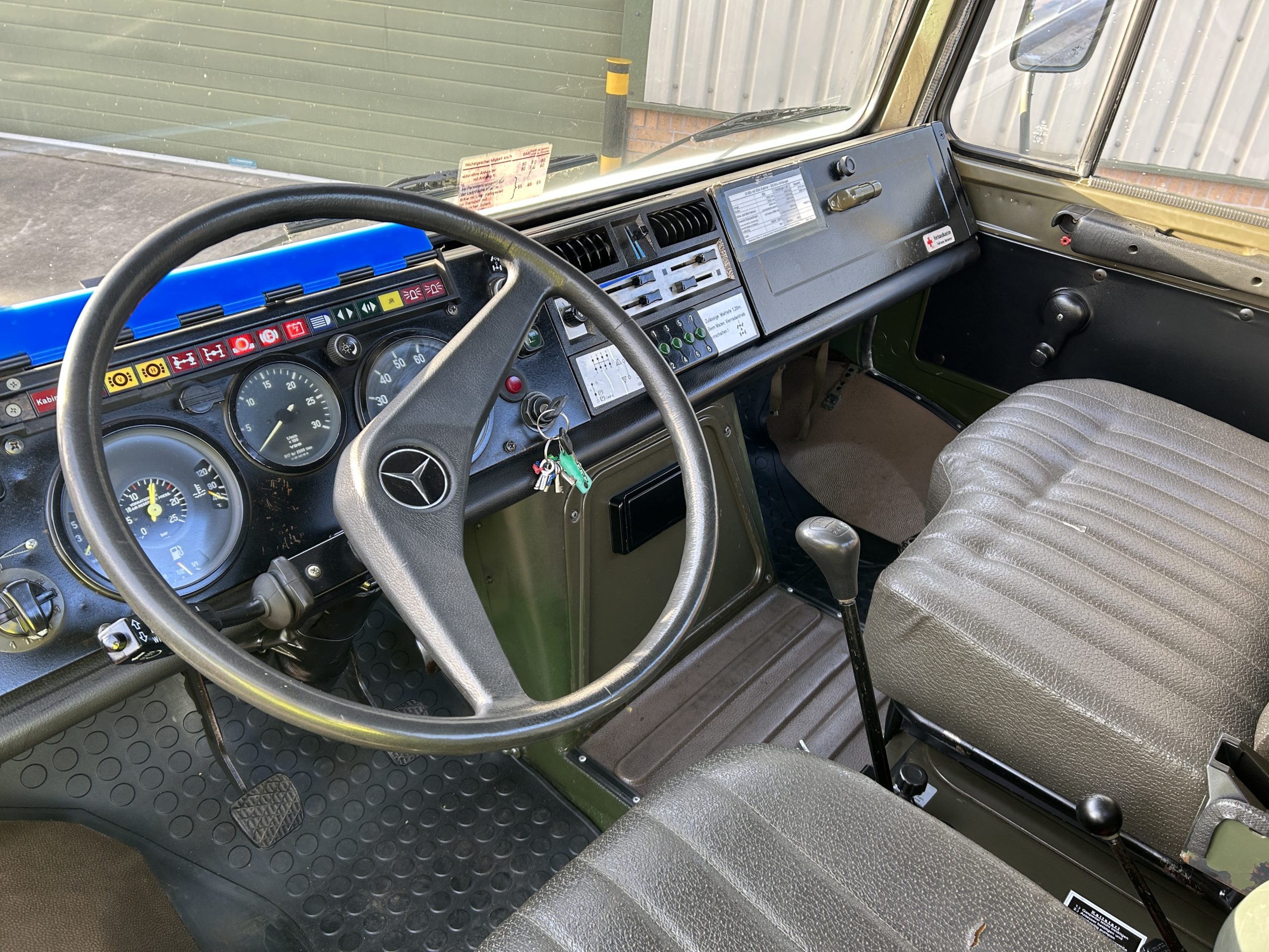 Mercedes Unimog U1300L 4×4 Drop Side Cargo Truck