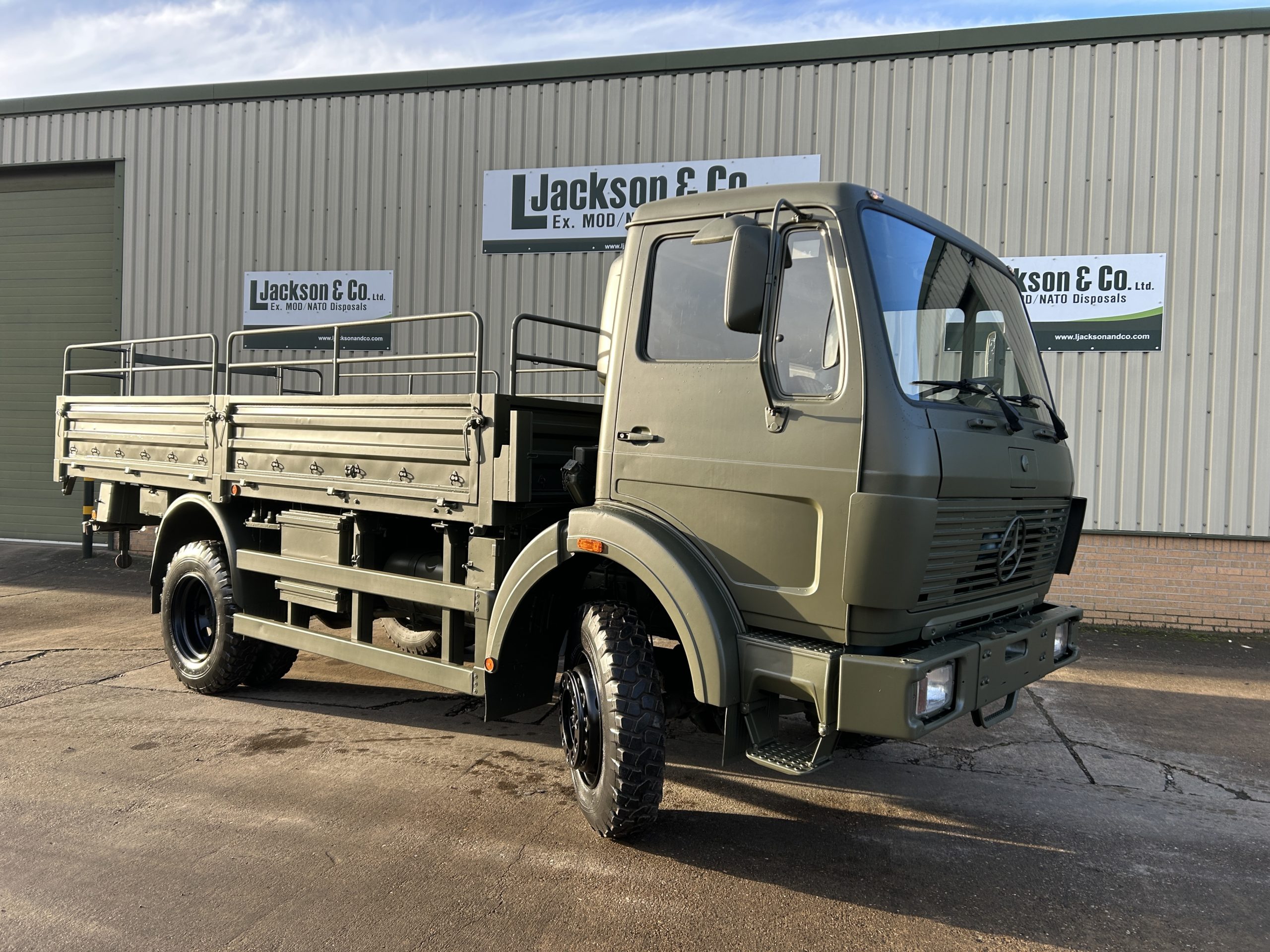 Mercedes 1017 4×4 Cargo Truck