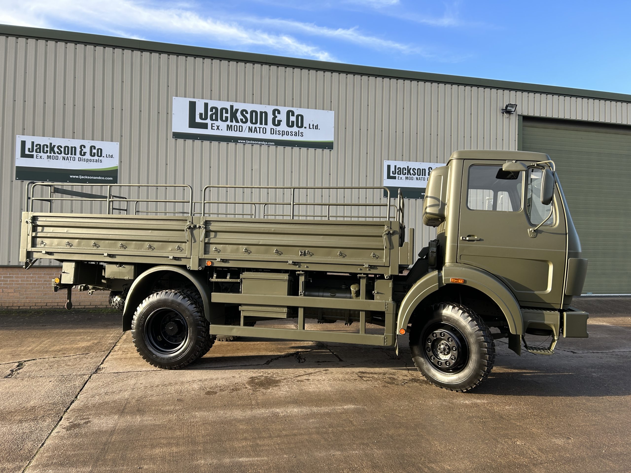Mercedes 1017 4×4 Cargo Truck