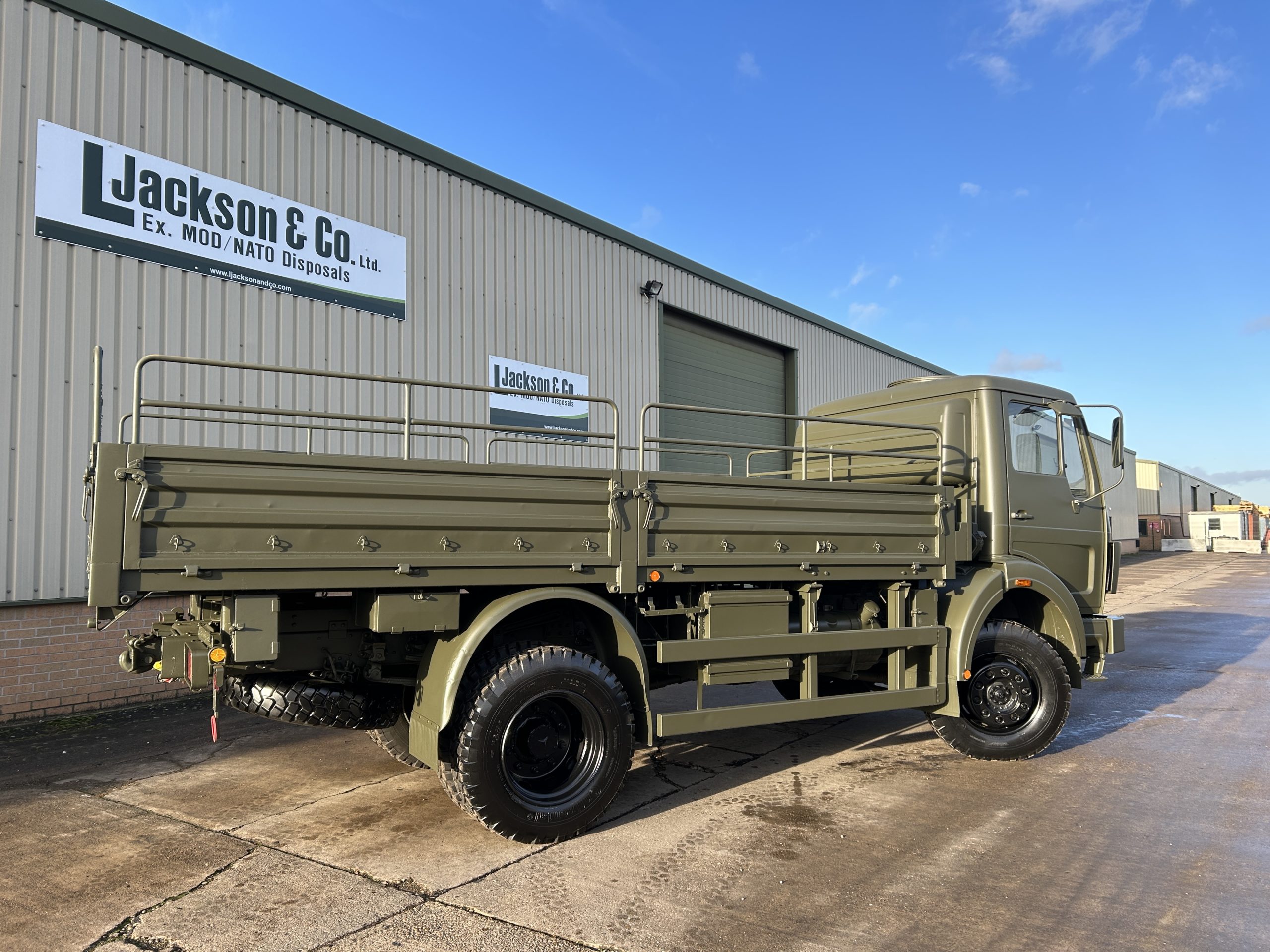 Mercedes 1017 4×4 Cargo Truck