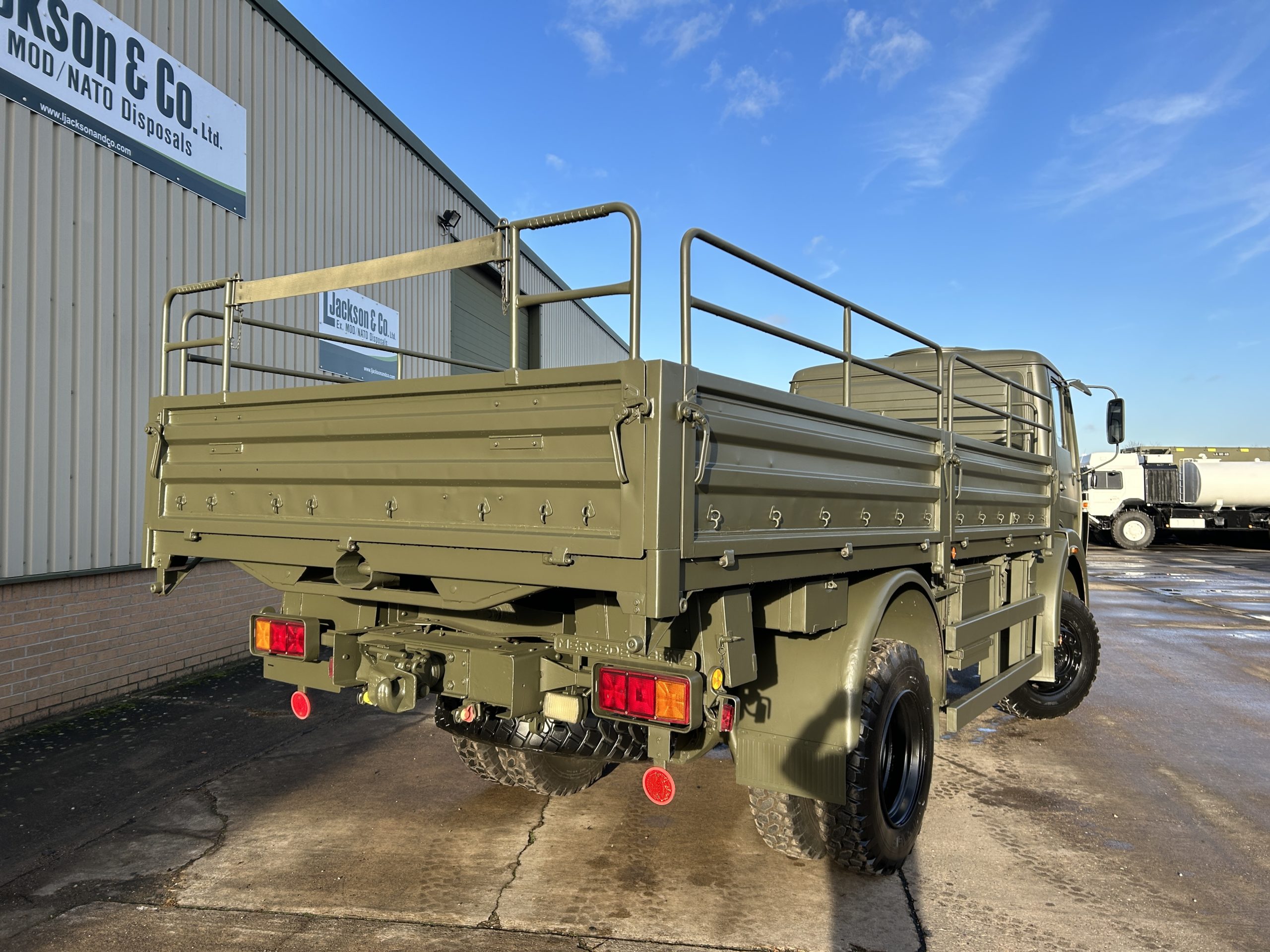 Mercedes 1017 4×4 Cargo Truck