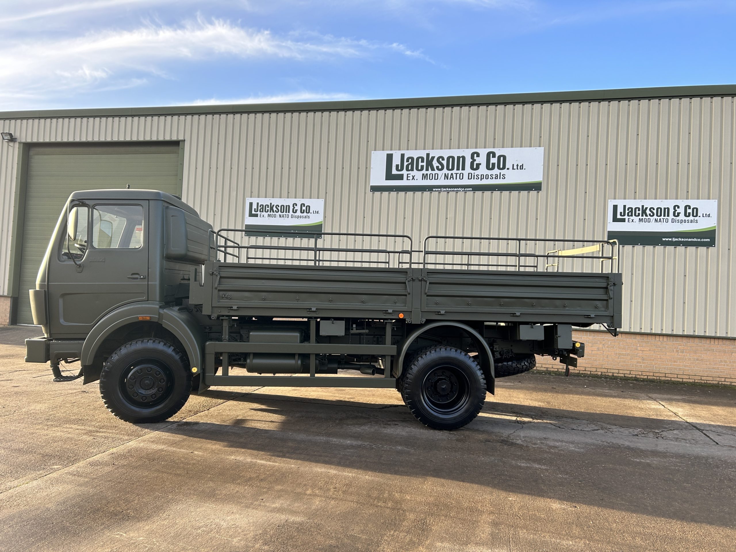Mercedes 1017 4×4 Cargo Truck