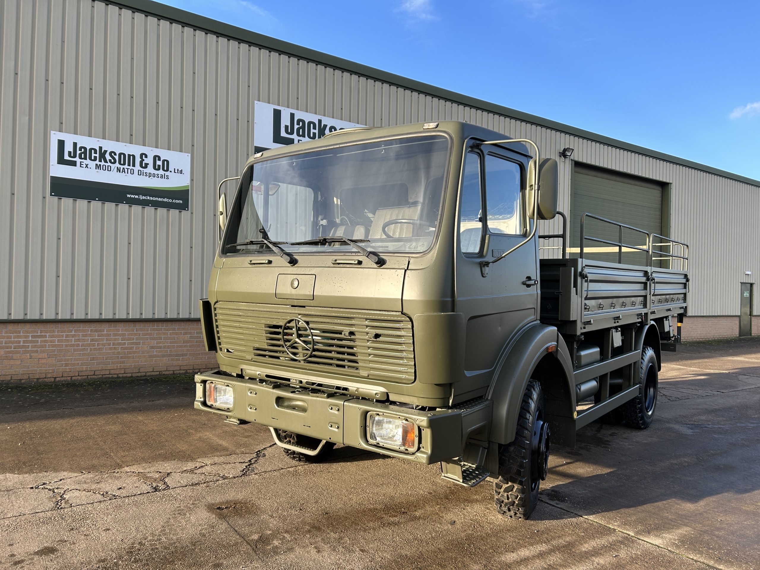 Mercedes 1017 4×4 Cargo Truck