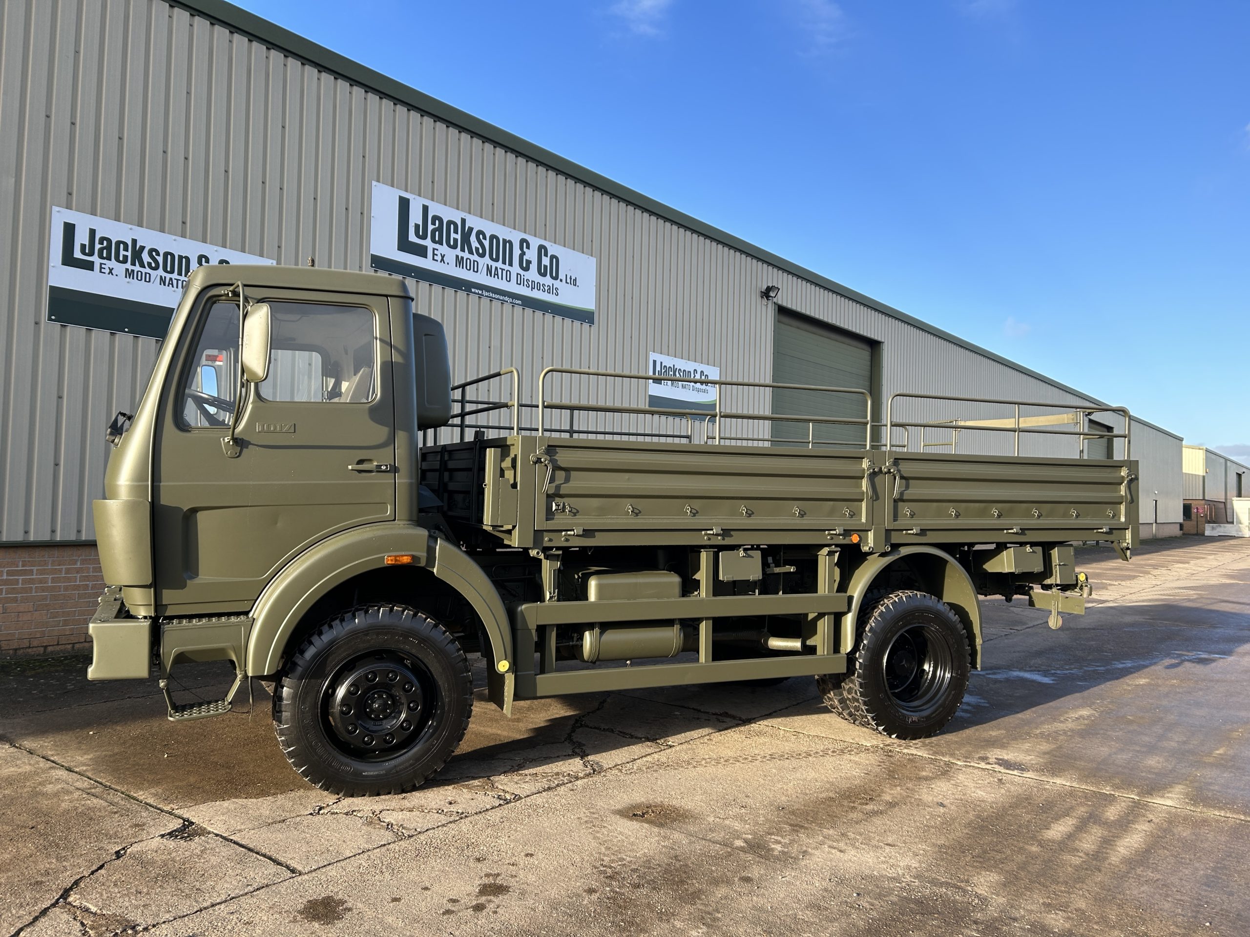 Mercedes 1017 4×4 Cargo Truck