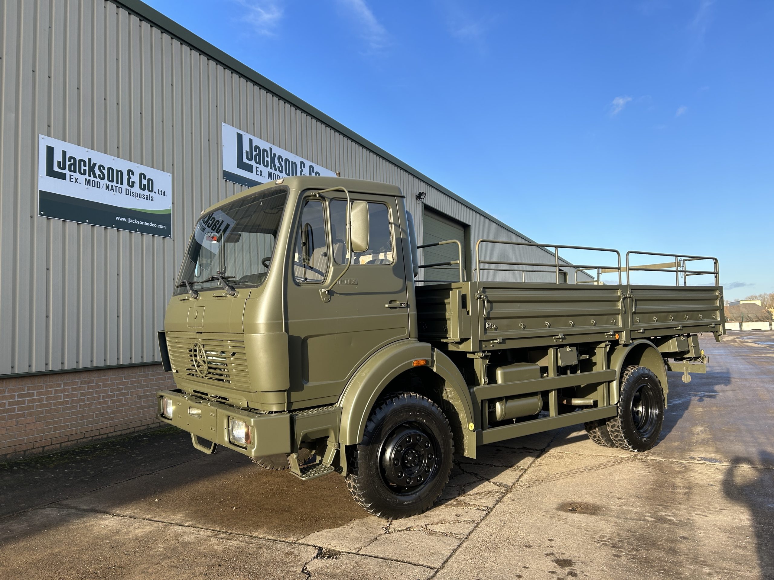 Mercedes 1017 4×4 Cargo Truck