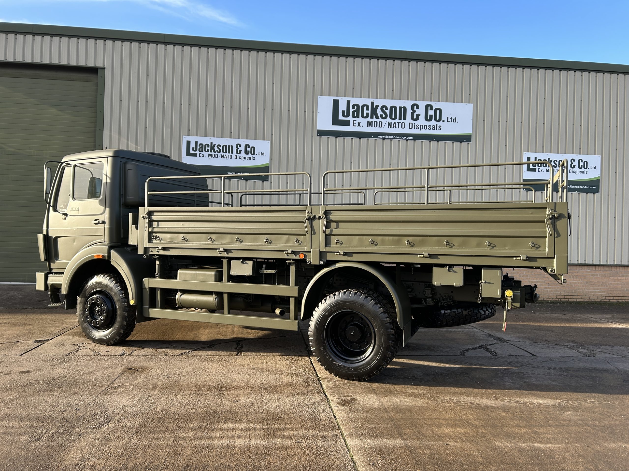 Mercedes 1017 4×4 Cargo Truck