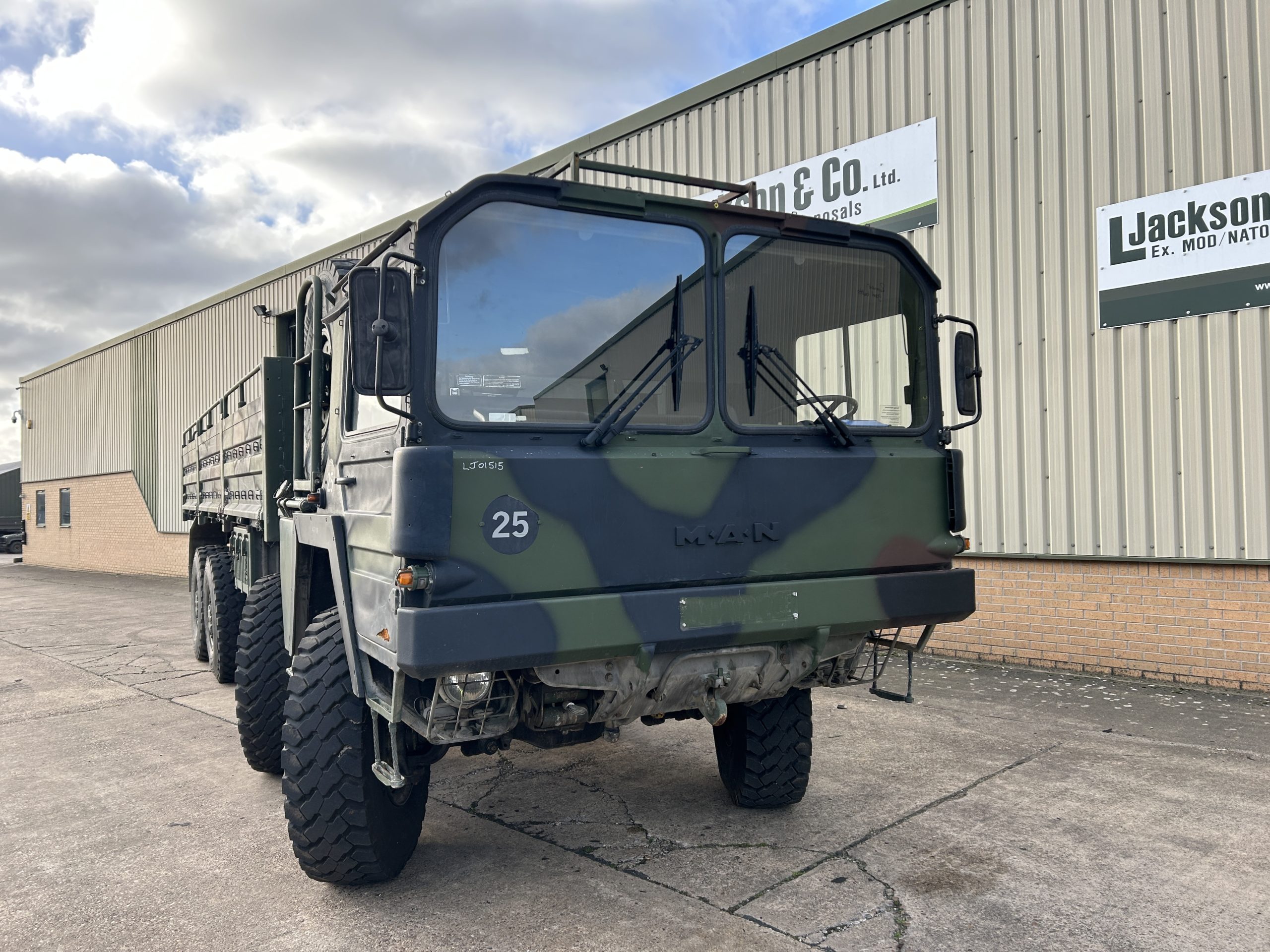 MAN 464 8×8 KAT 1 Cargo Truck