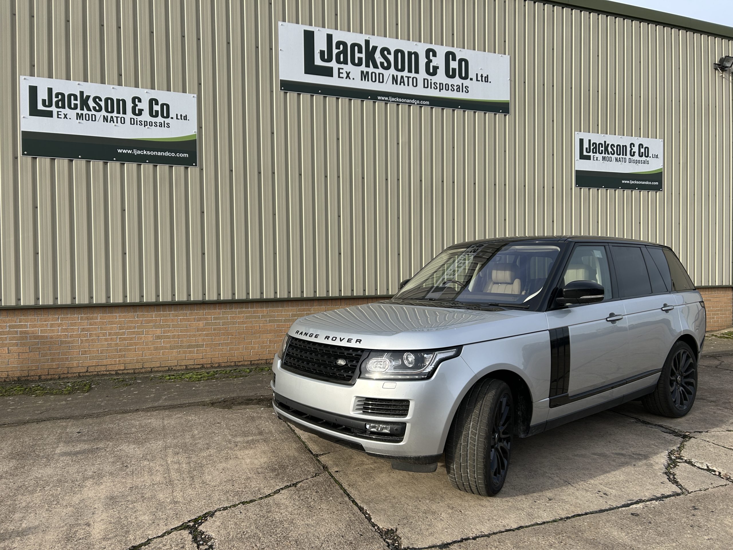 Unused Range Rover Vogue SE 5.0L V8