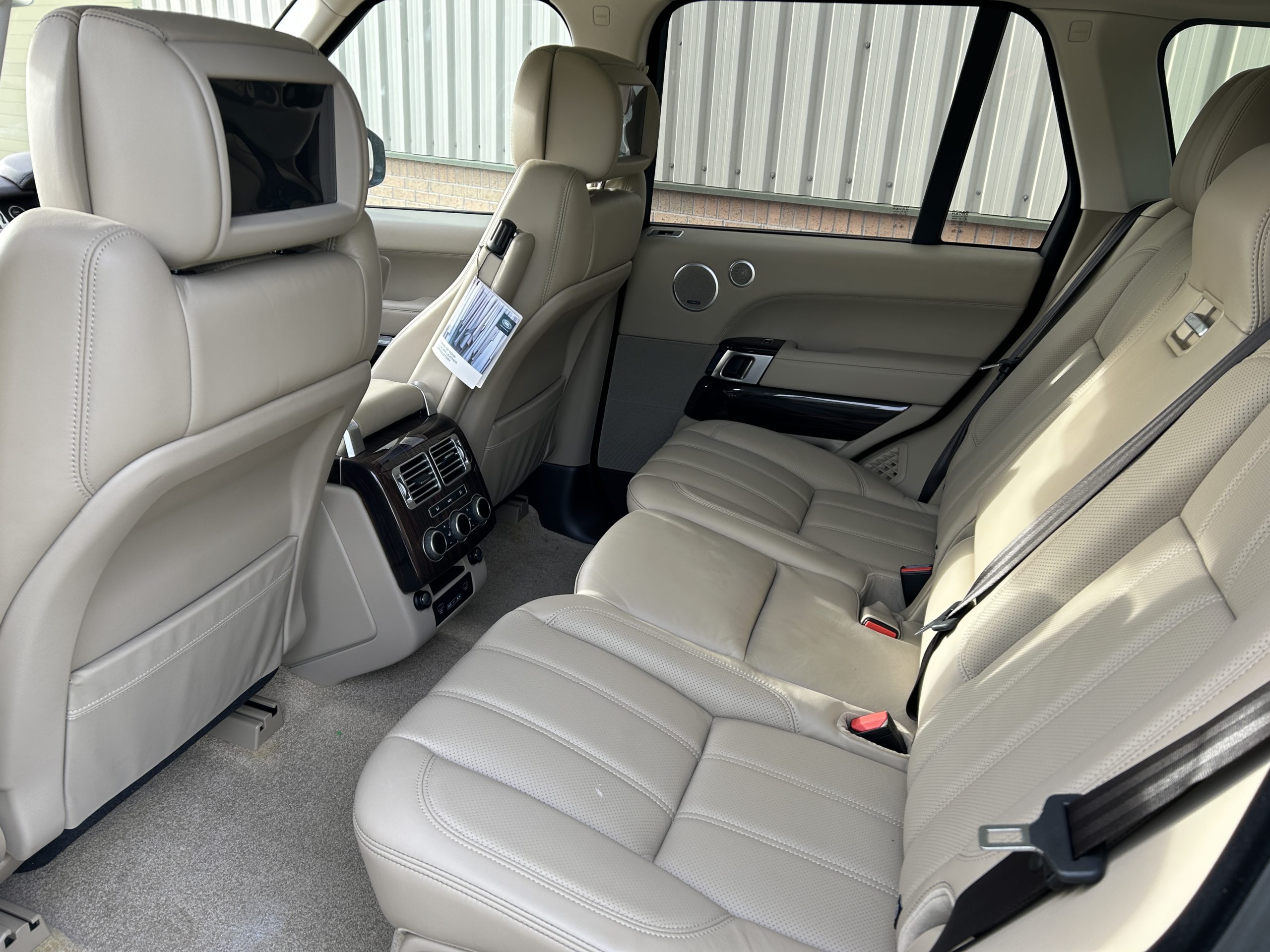 Unused Range Rover Vogue SE 5.0L V8