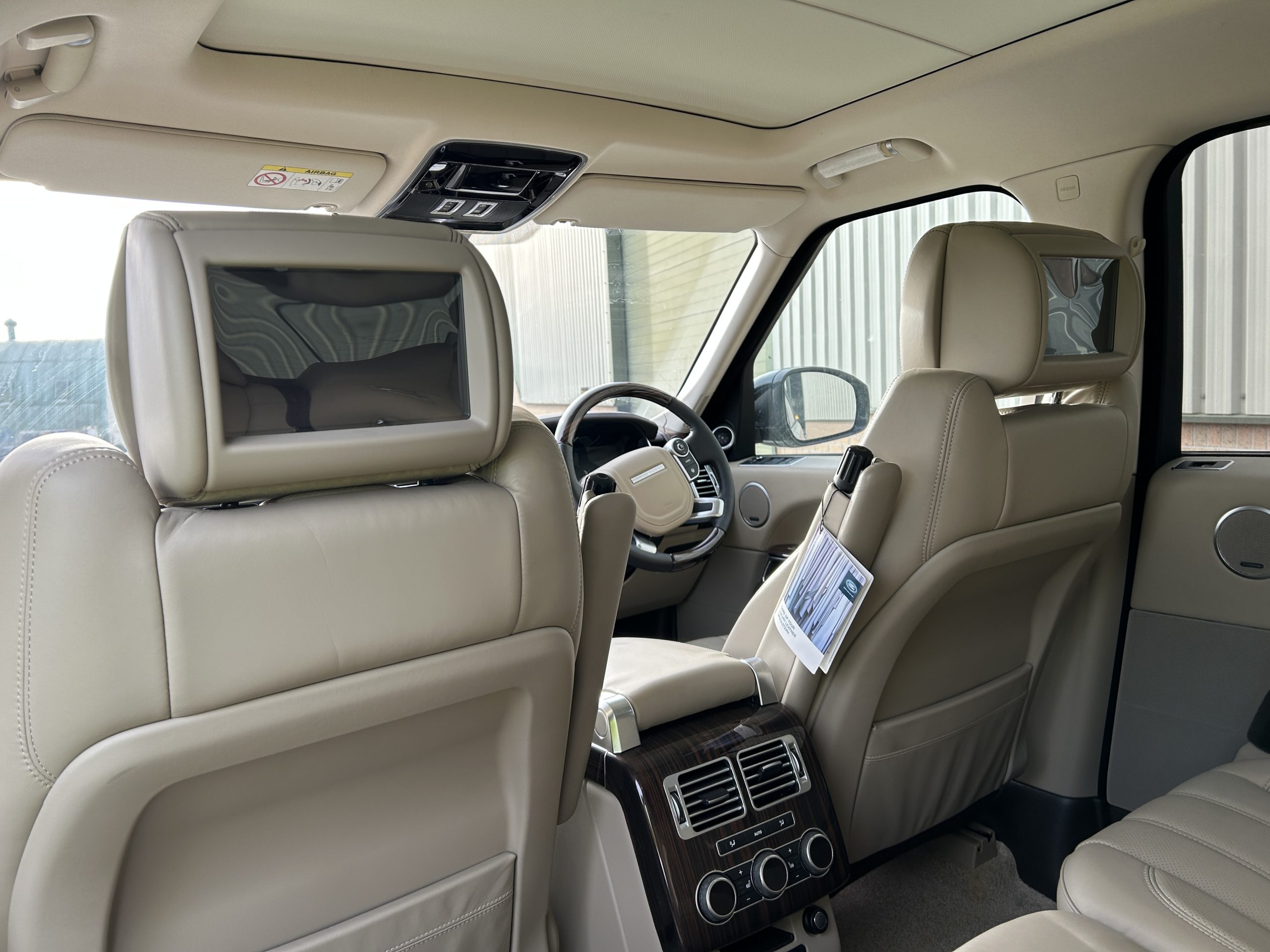 Unused Range Rover Vogue SE 5.0L V8