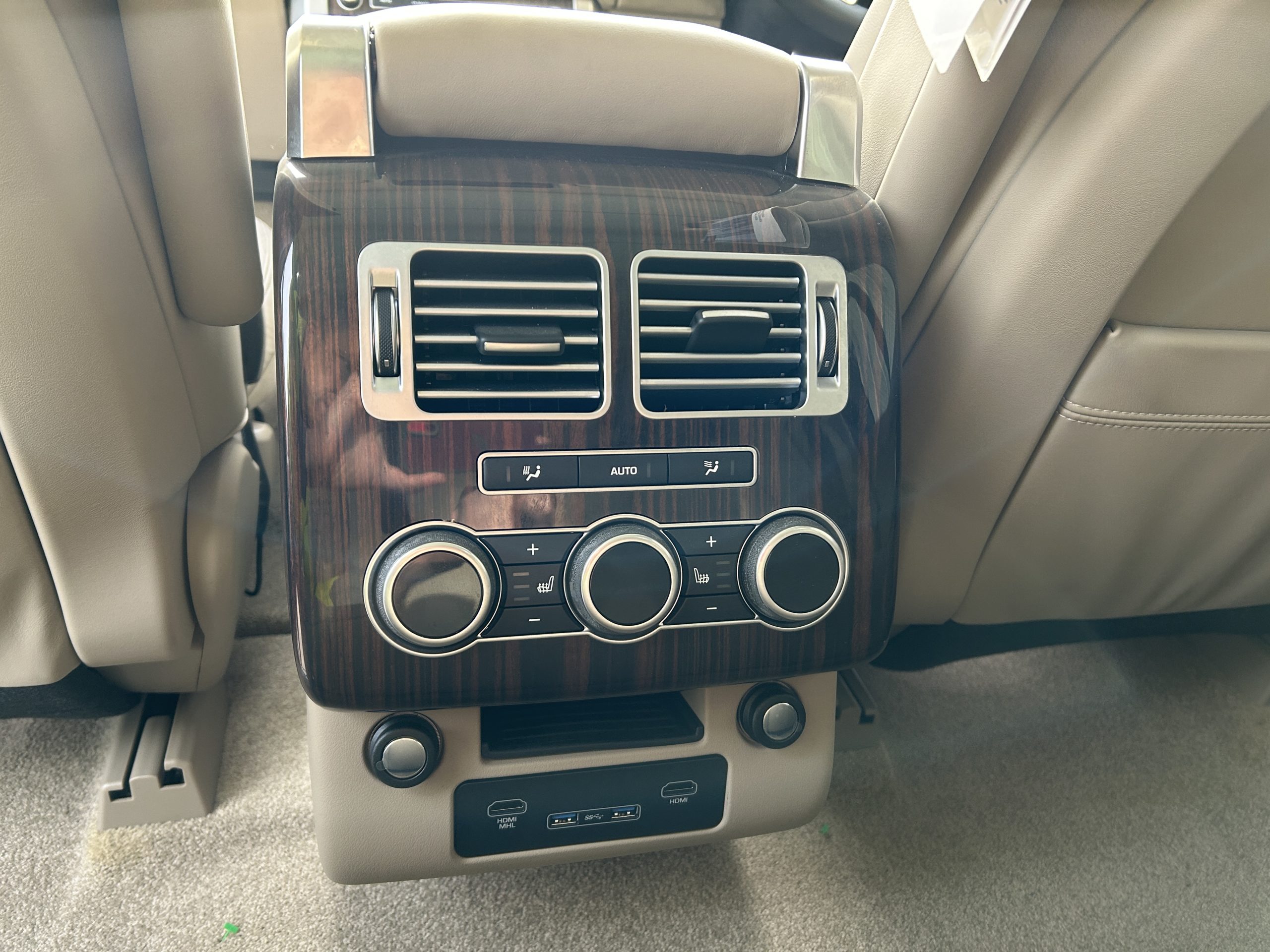Unused Range Rover Vogue SE 5.0L V8