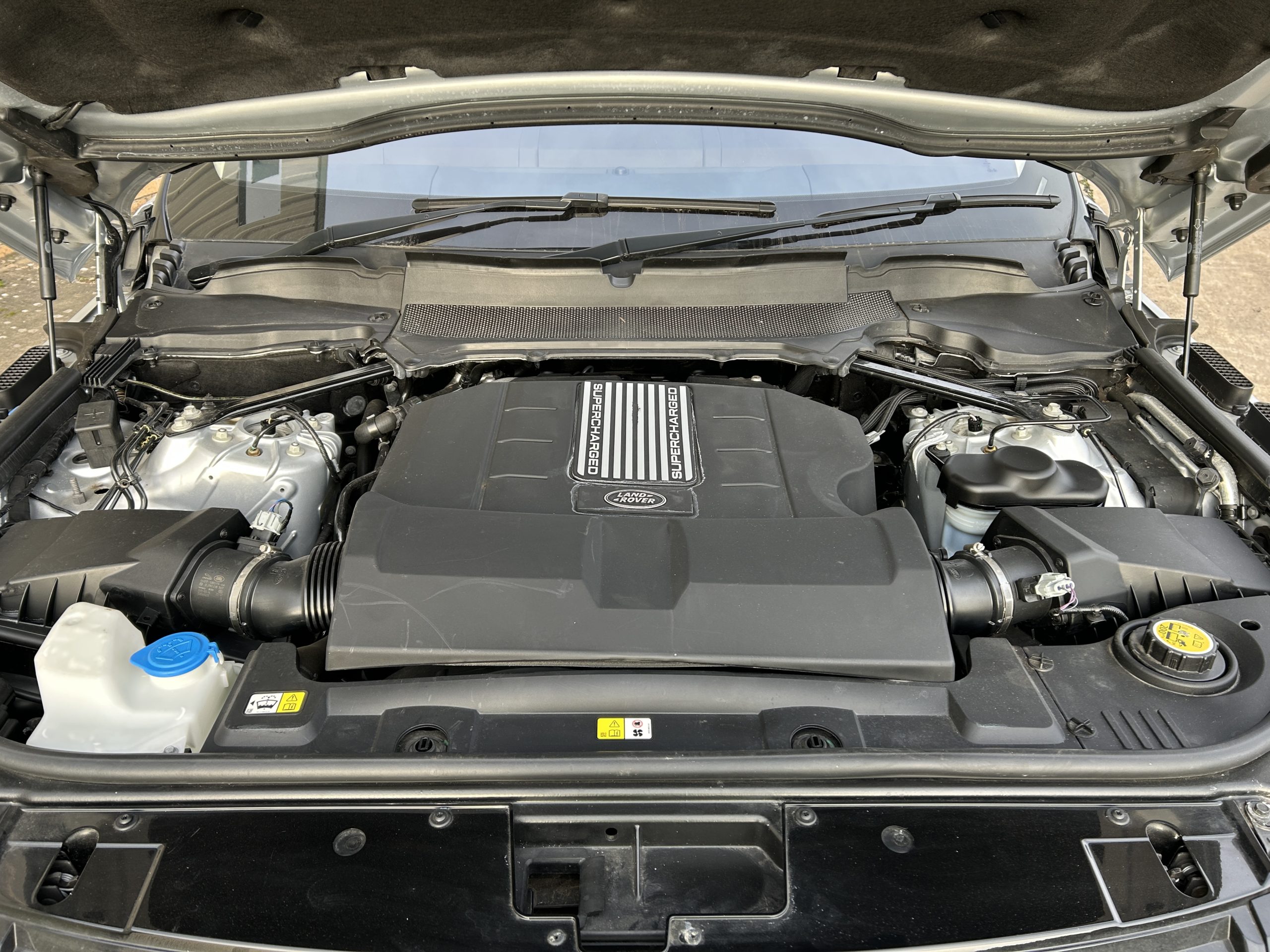 Unused Range Rover Vogue SE 5.0L V8