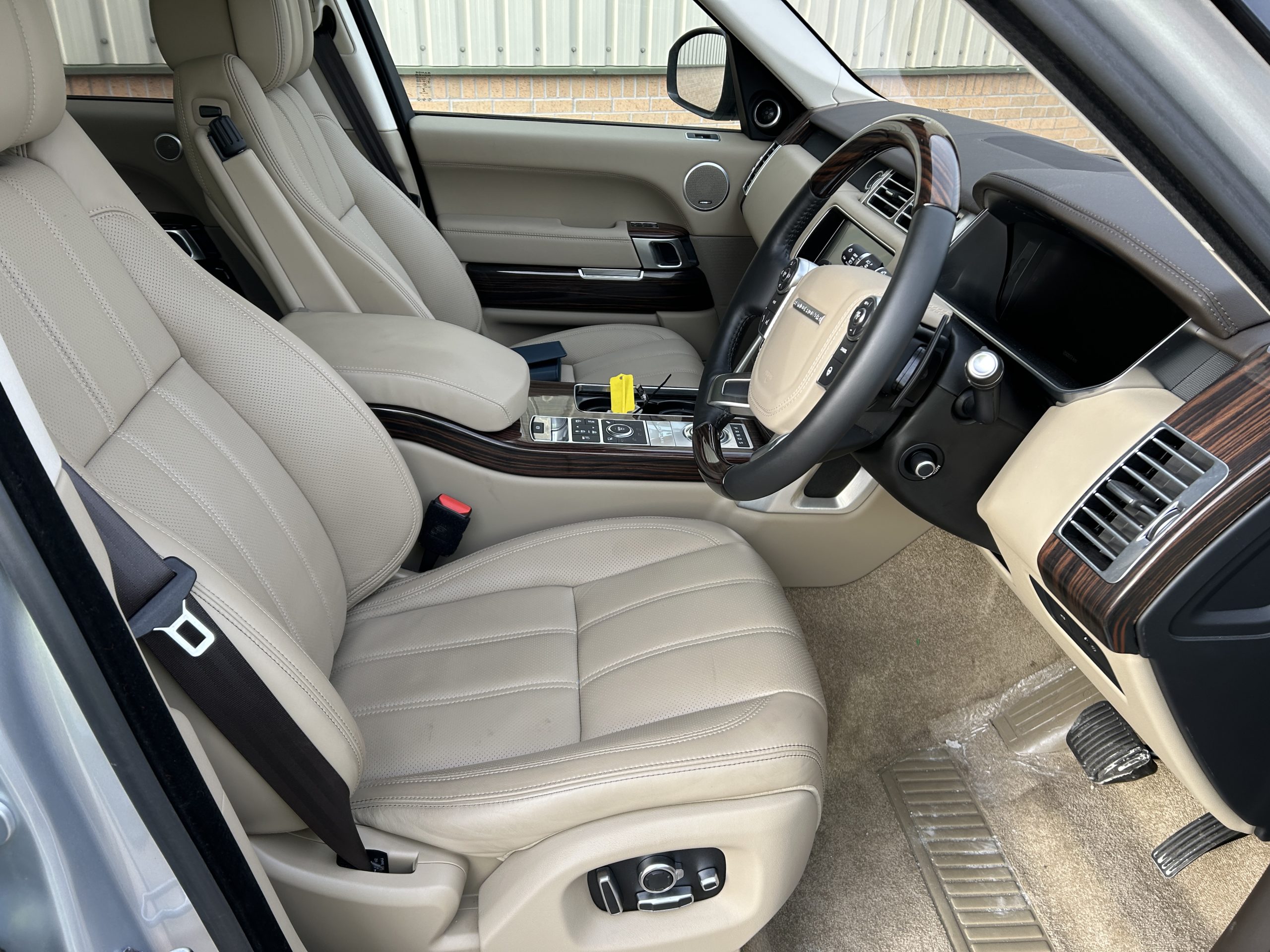Unused Range Rover Vogue SE 5.0L V8