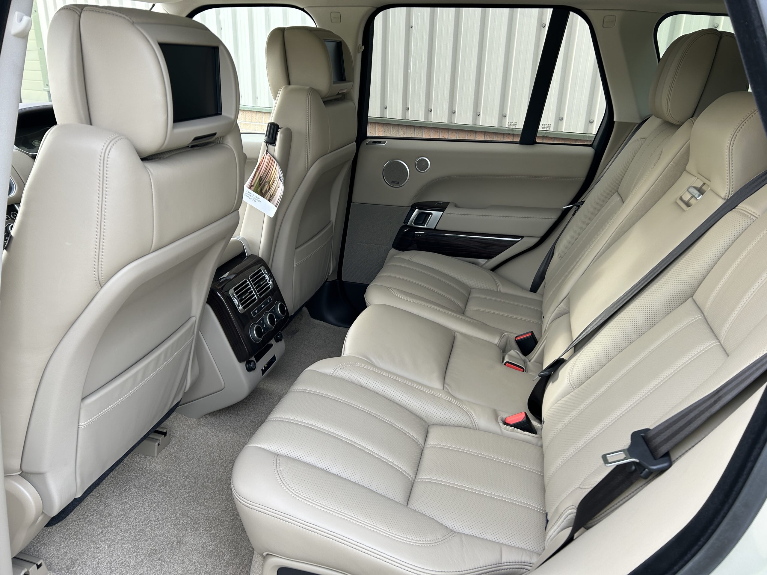 Unused Range Rover Vogue SE 5.0L V8