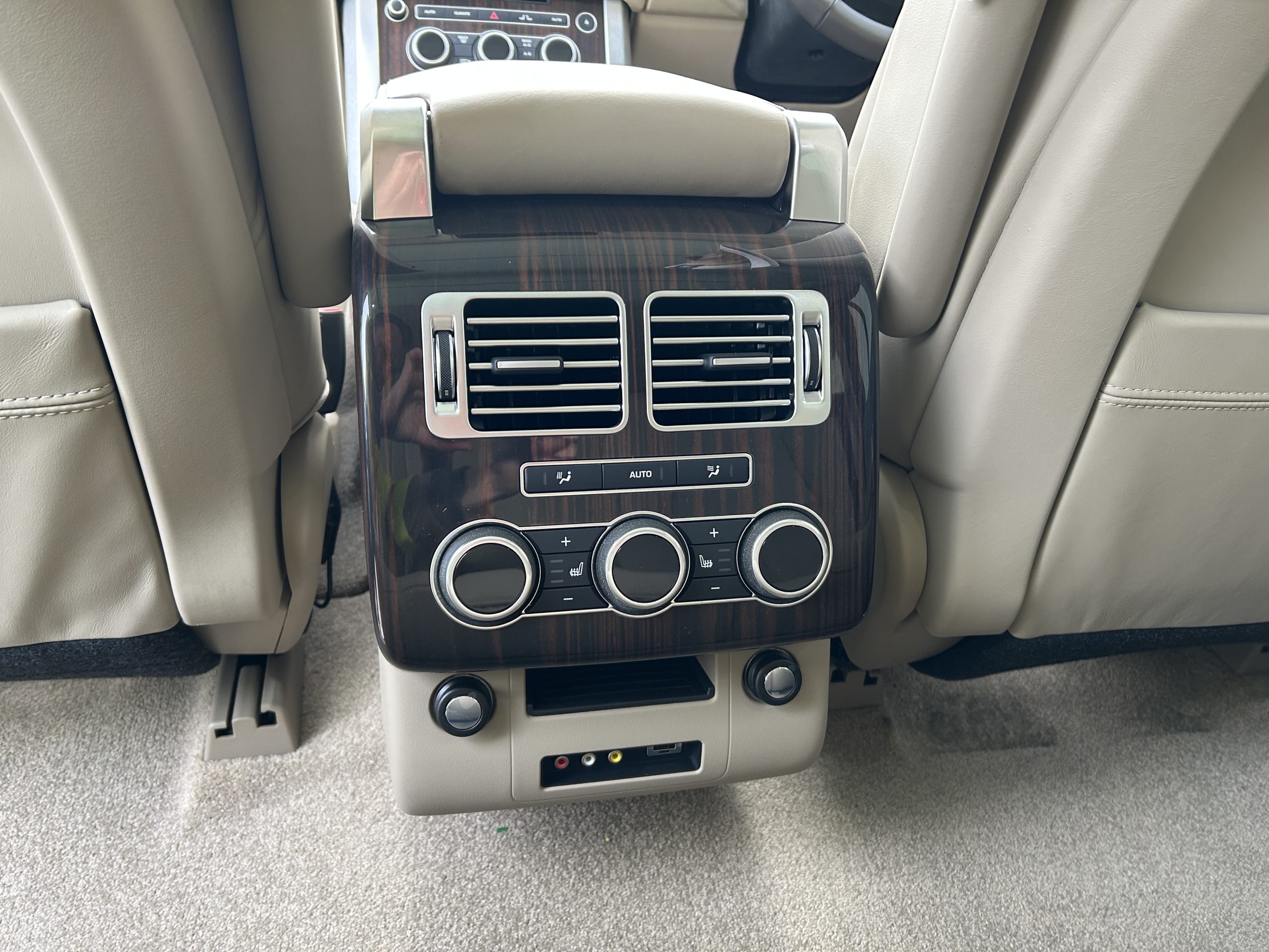 Unused Range Rover Vogue SE 5.0L V8
