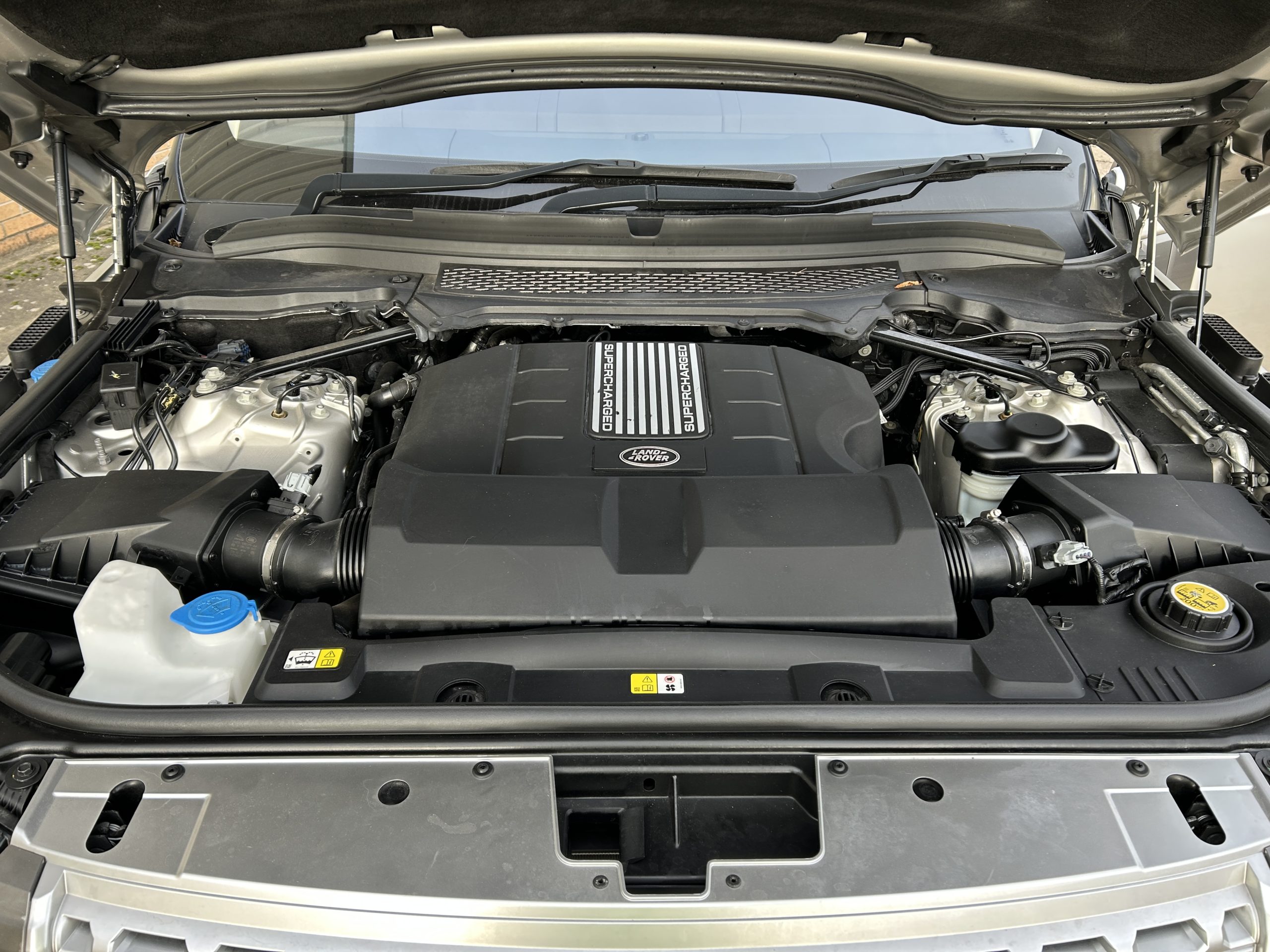 Unused Range Rover Vogue SE 5.0L V8