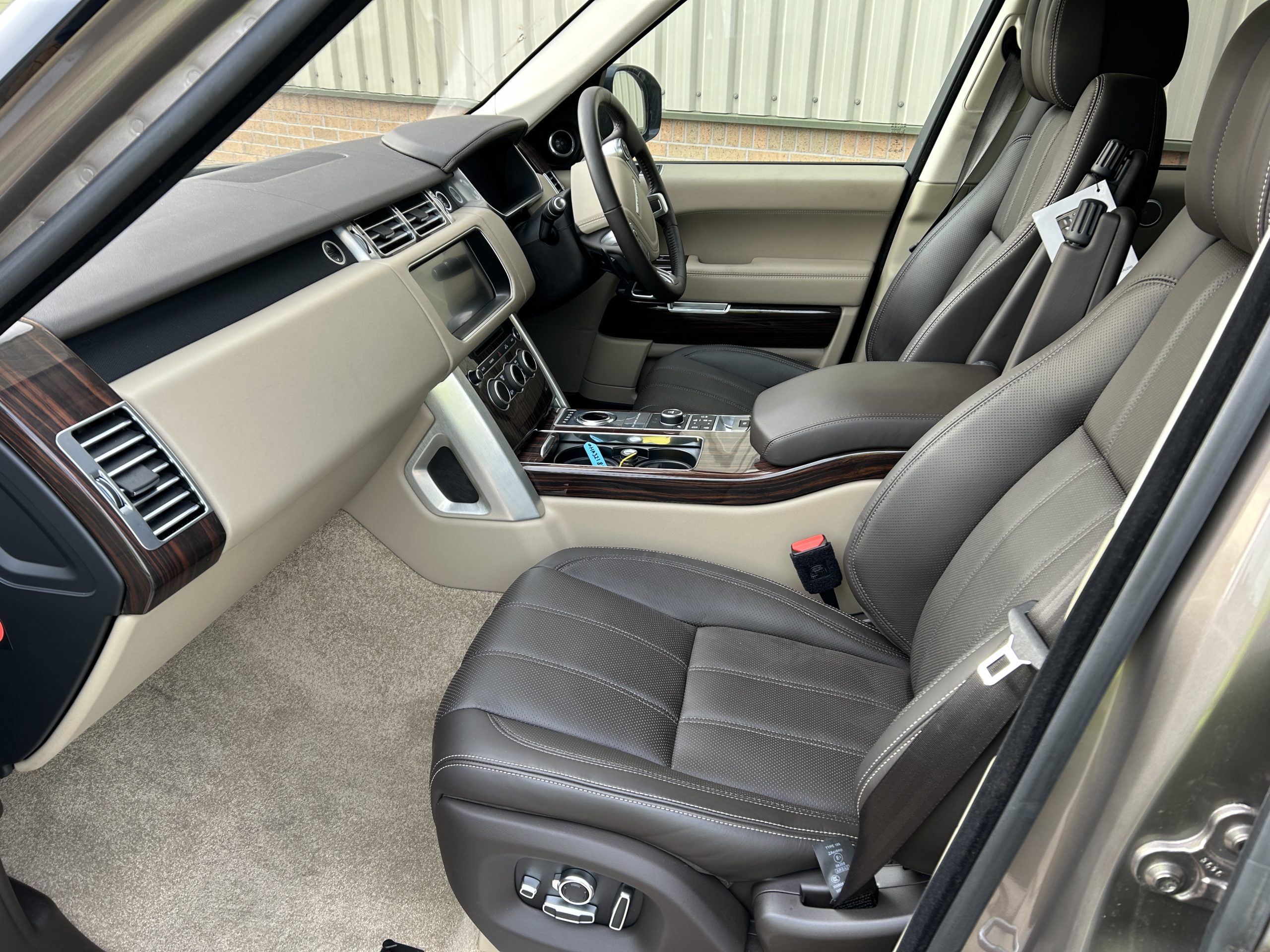 Unused Range Rover Vogue SE 5.0L V8