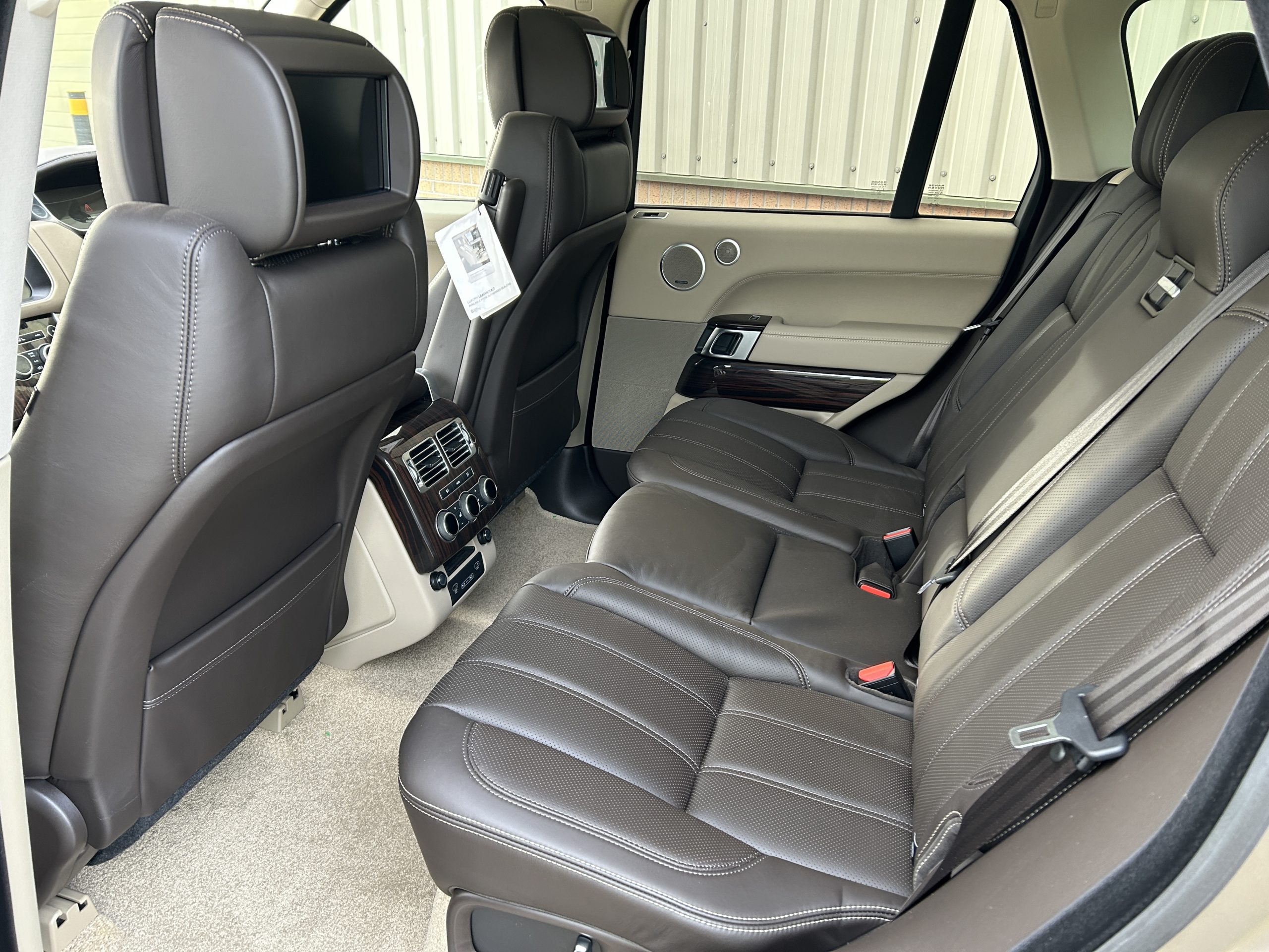 Unused Range Rover Vogue SE 5.0L V8