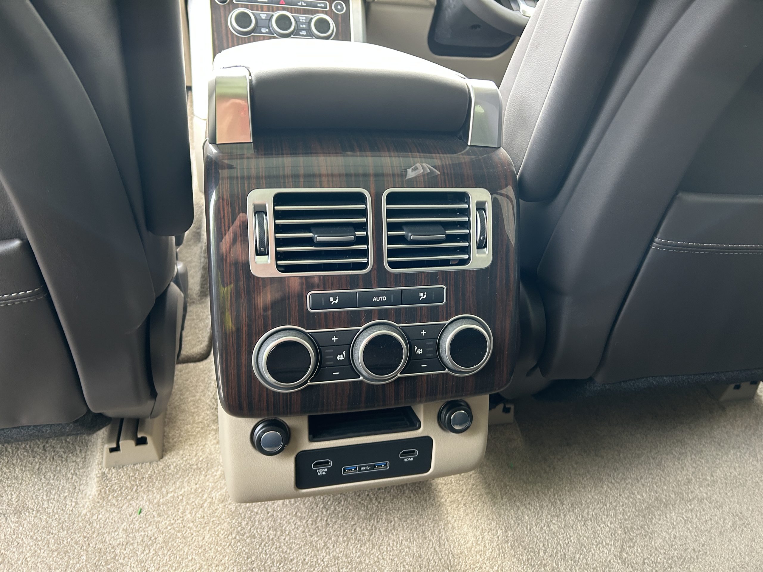 Unused Range Rover Vogue SE 5.0L V8