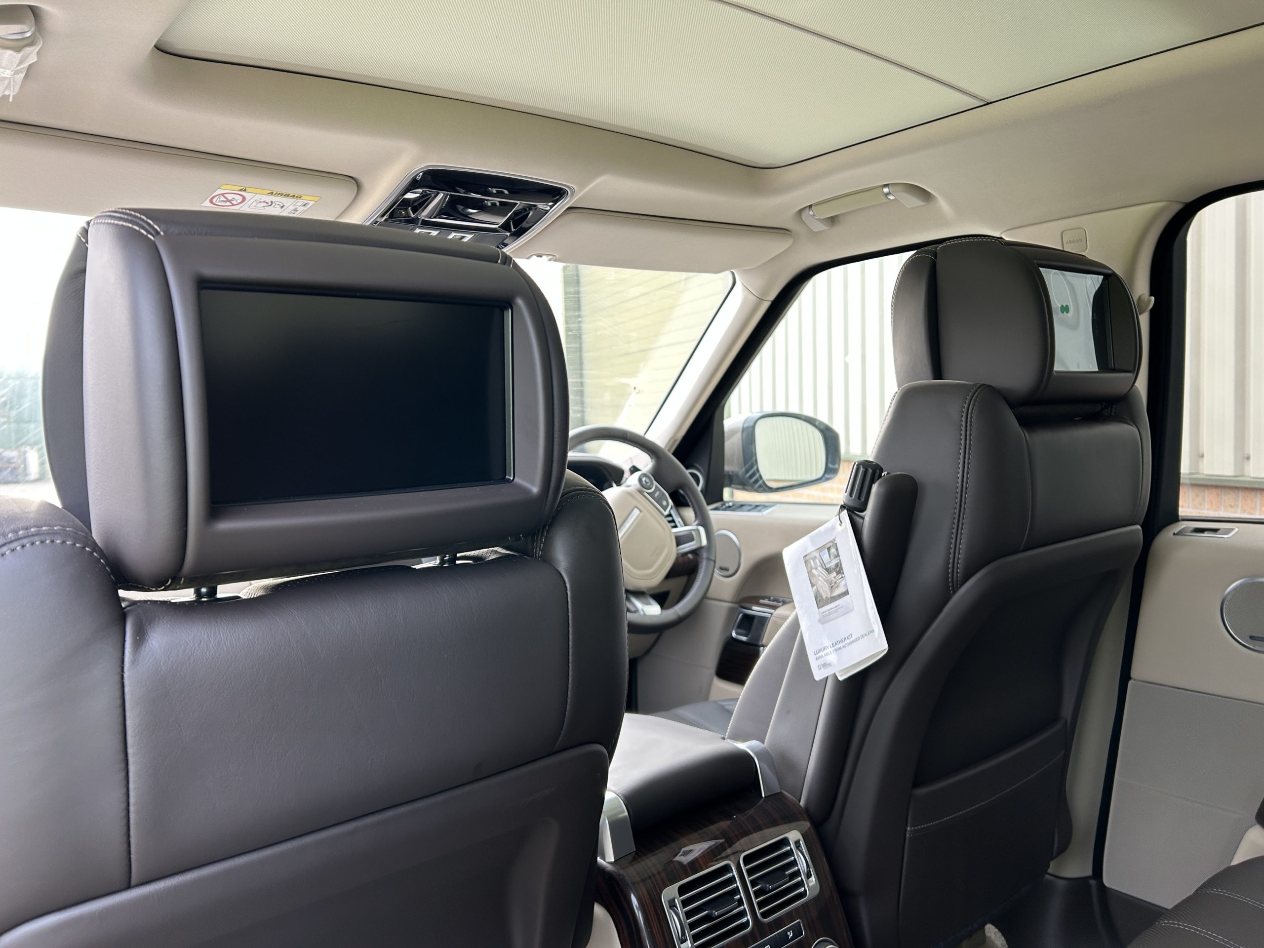 Unused Range Rover Vogue SE 5.0L V8