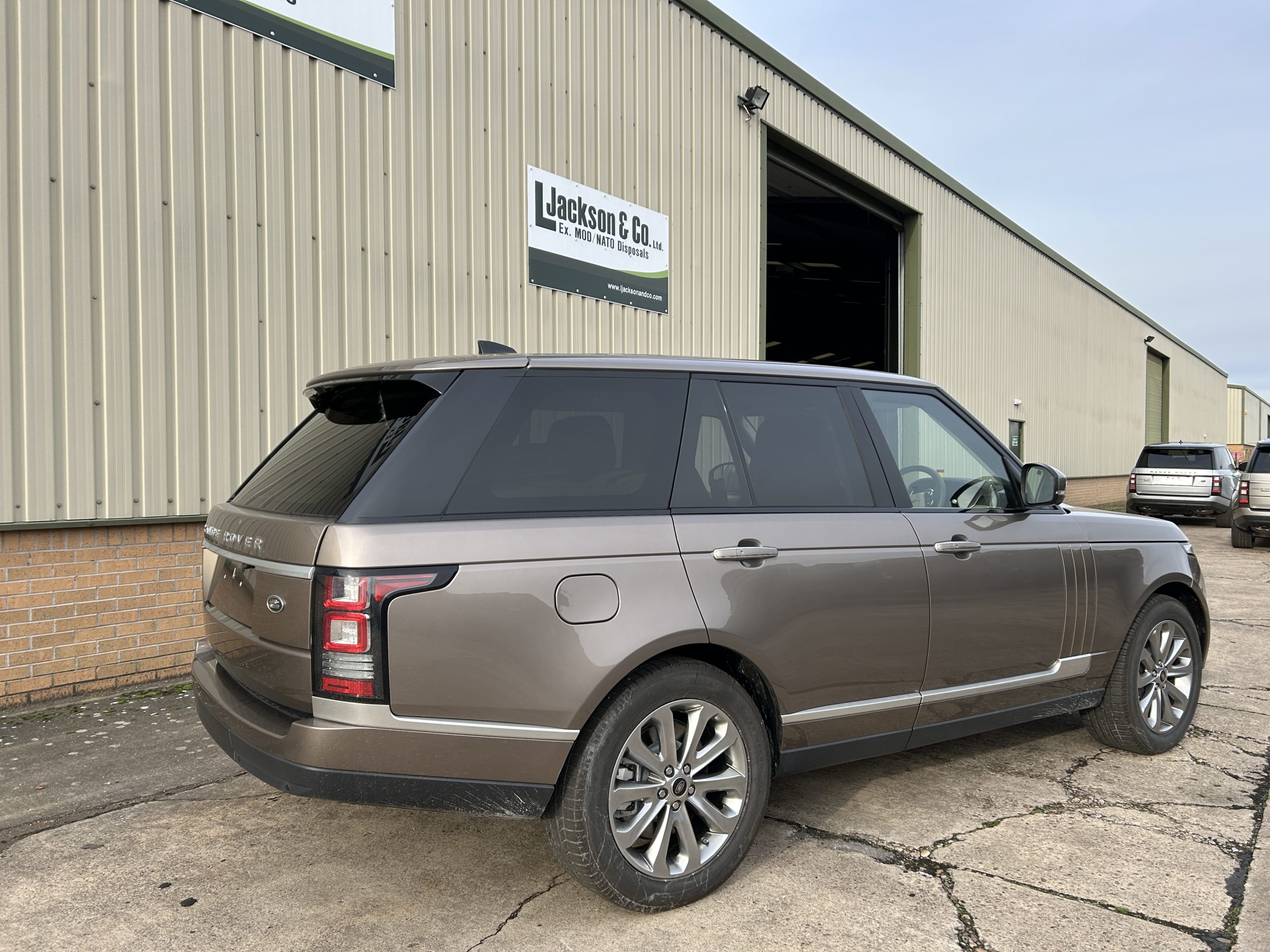 Unused Range Rover Vogue SE 5.0L V8