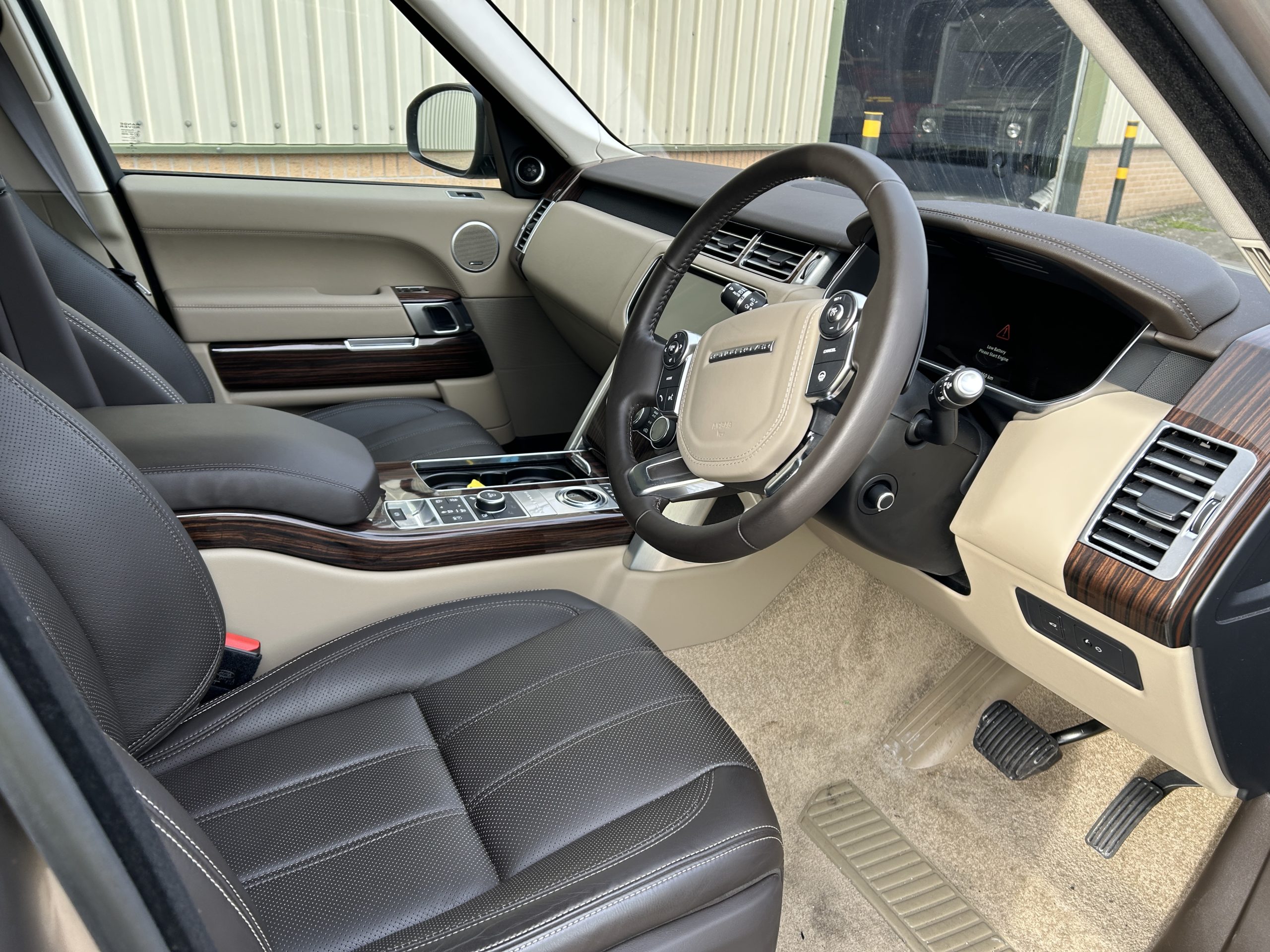 Unused Range Rover Vogue SE 5.0L V8