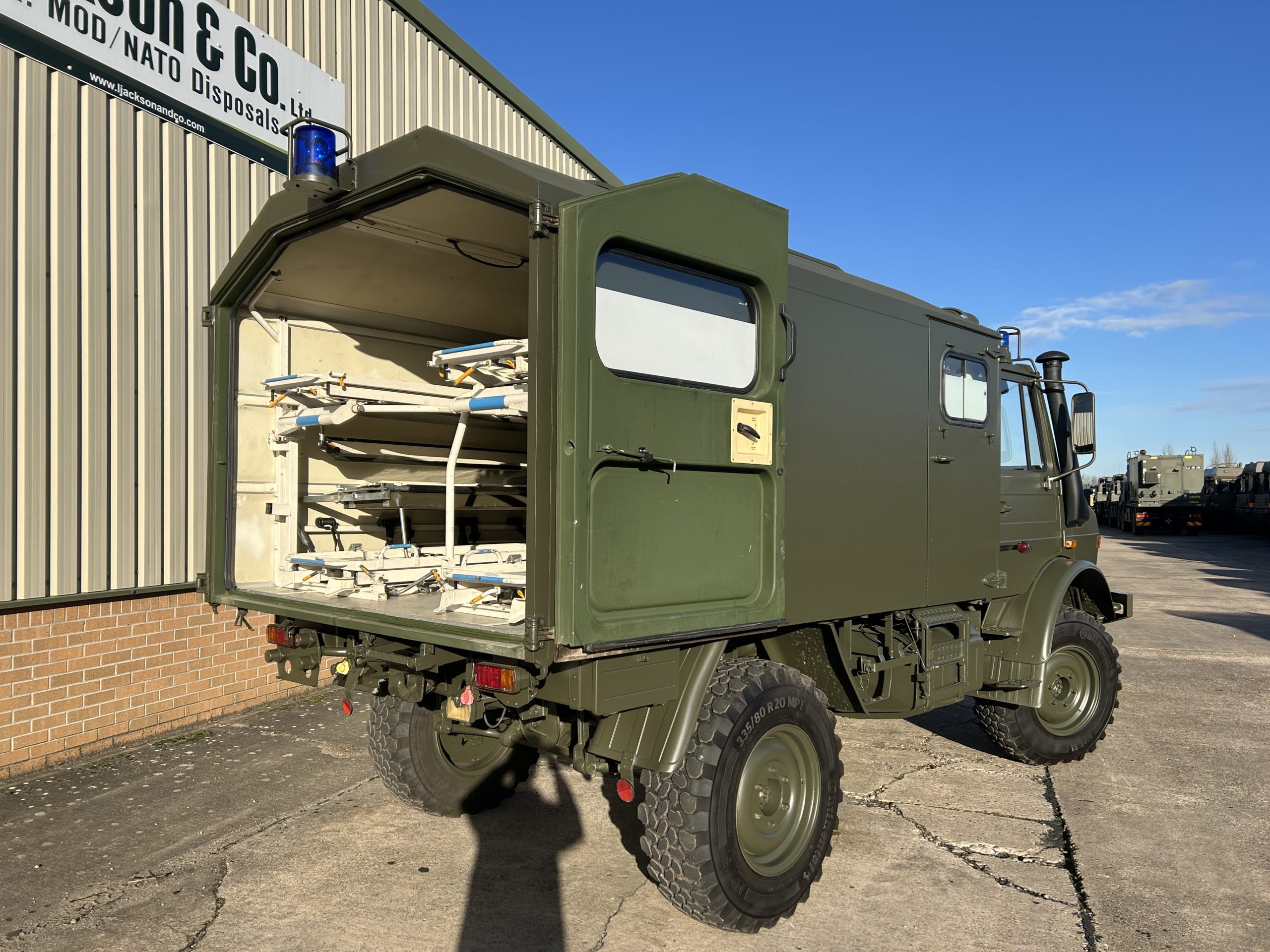Mercedes Benz Unimog U1300L 4×4 Ambulance