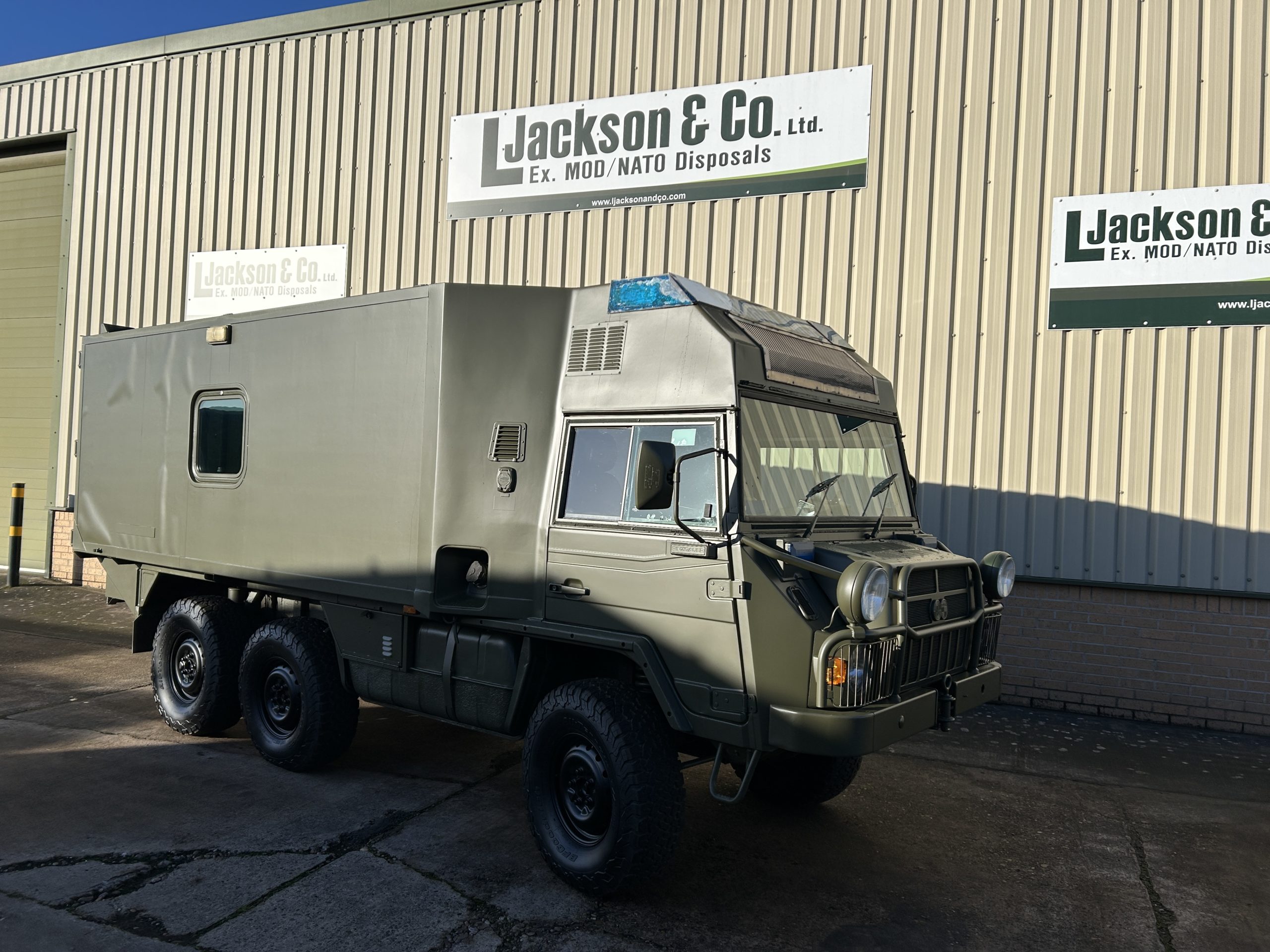 Pinzgauer 718 6×6 Ambulances