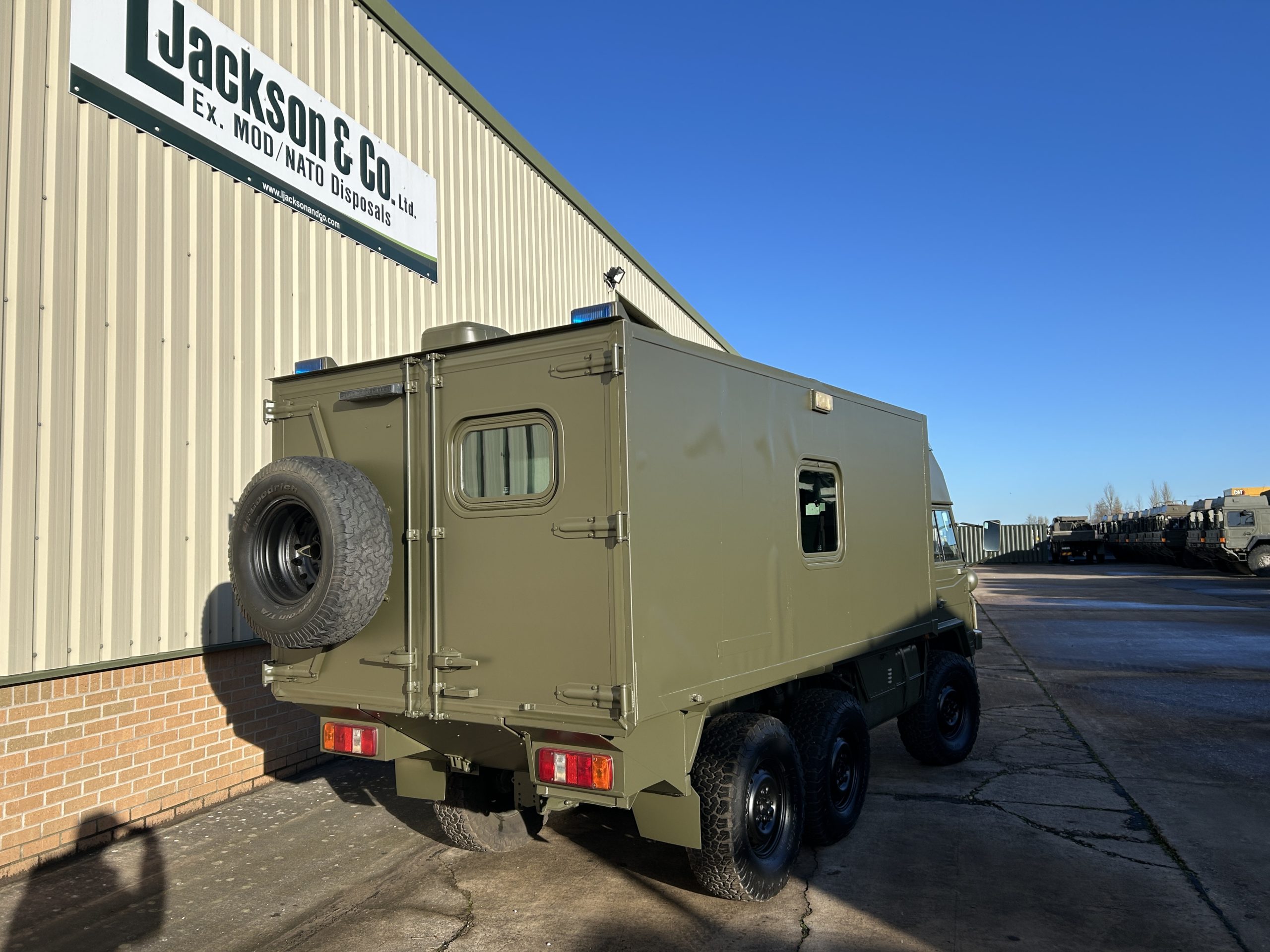 Pinzgauer 718 6×6 Ambulances