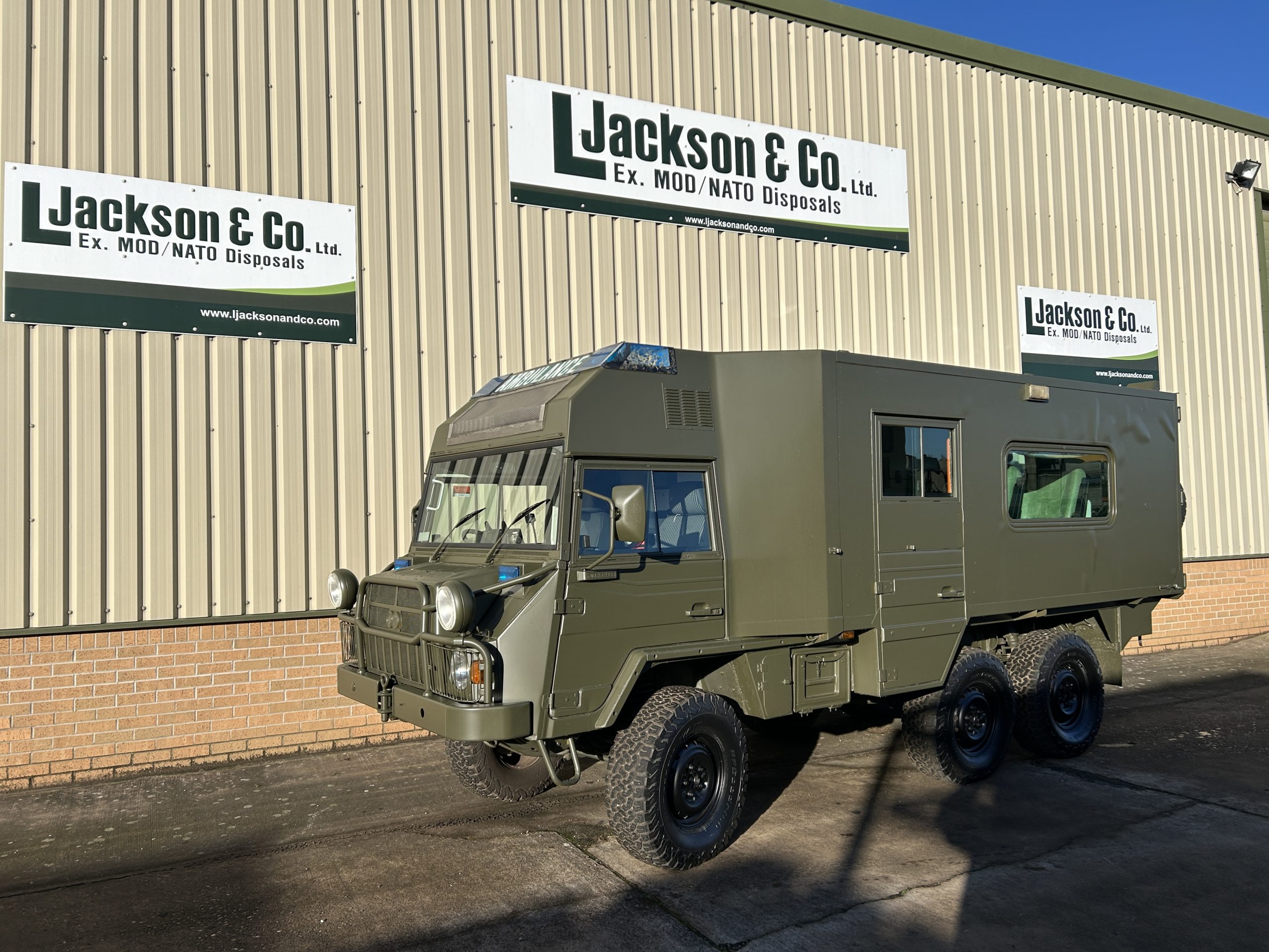 Pinzgauer 718 6×6 Ambulances