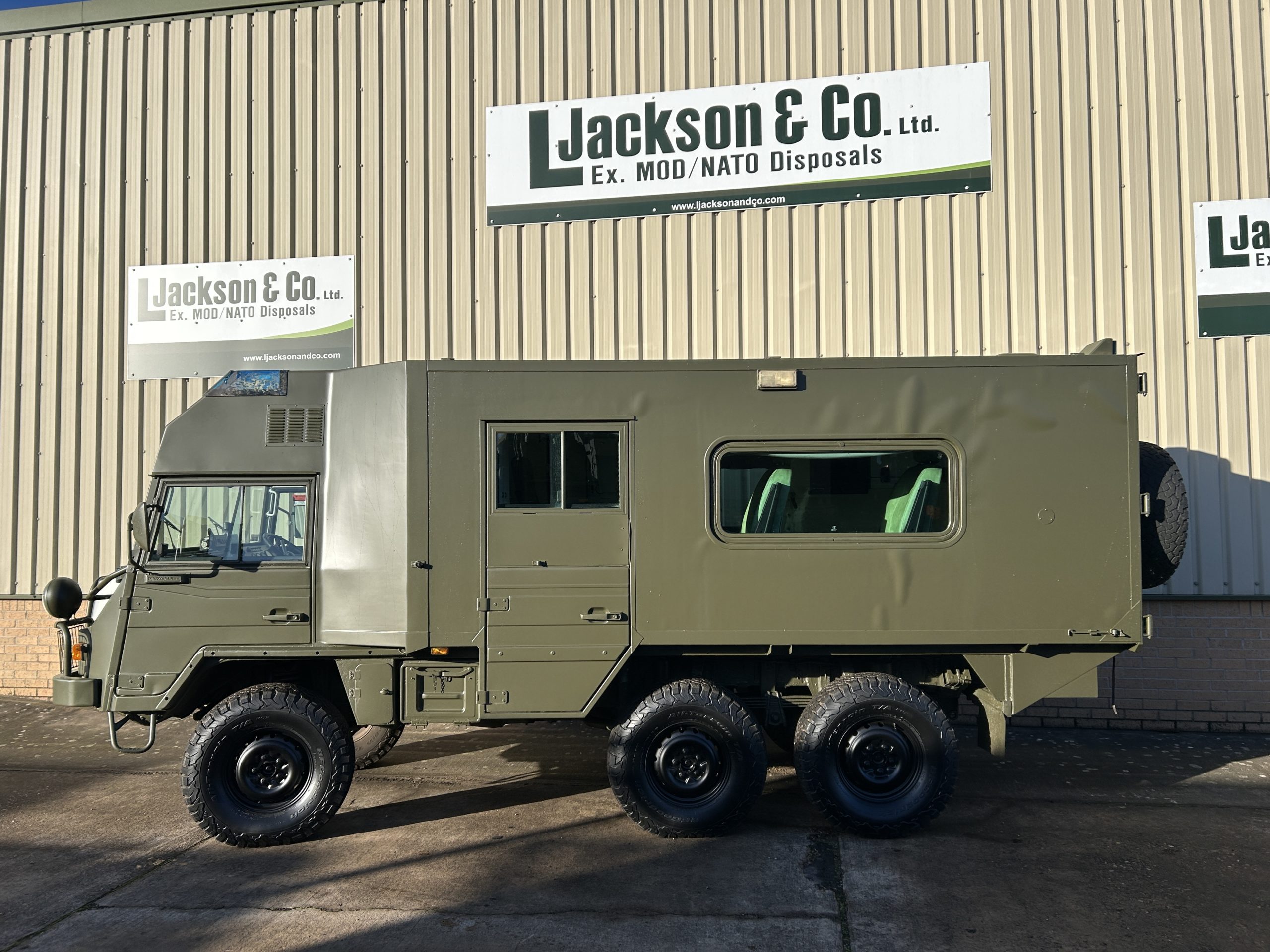 Pinzgauer 718 6×6 Ambulances