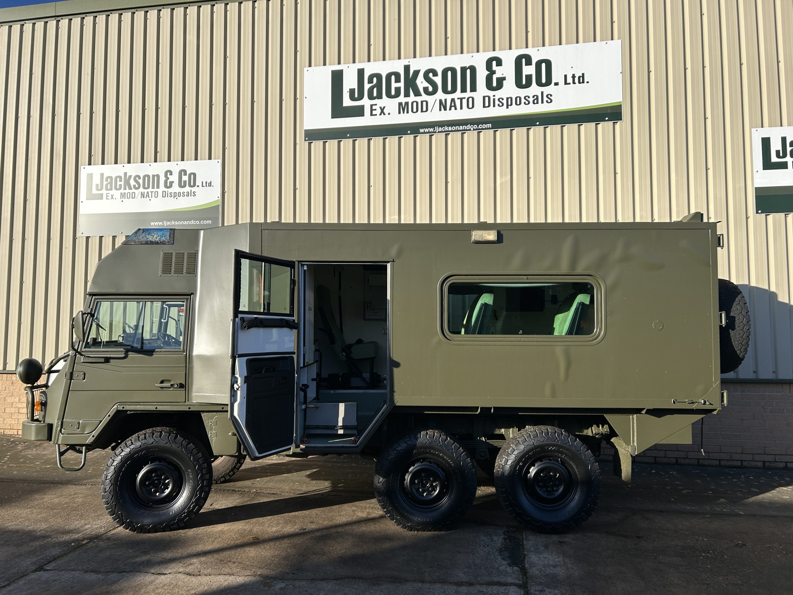 Pinzgauer 718 6×6 Ambulances