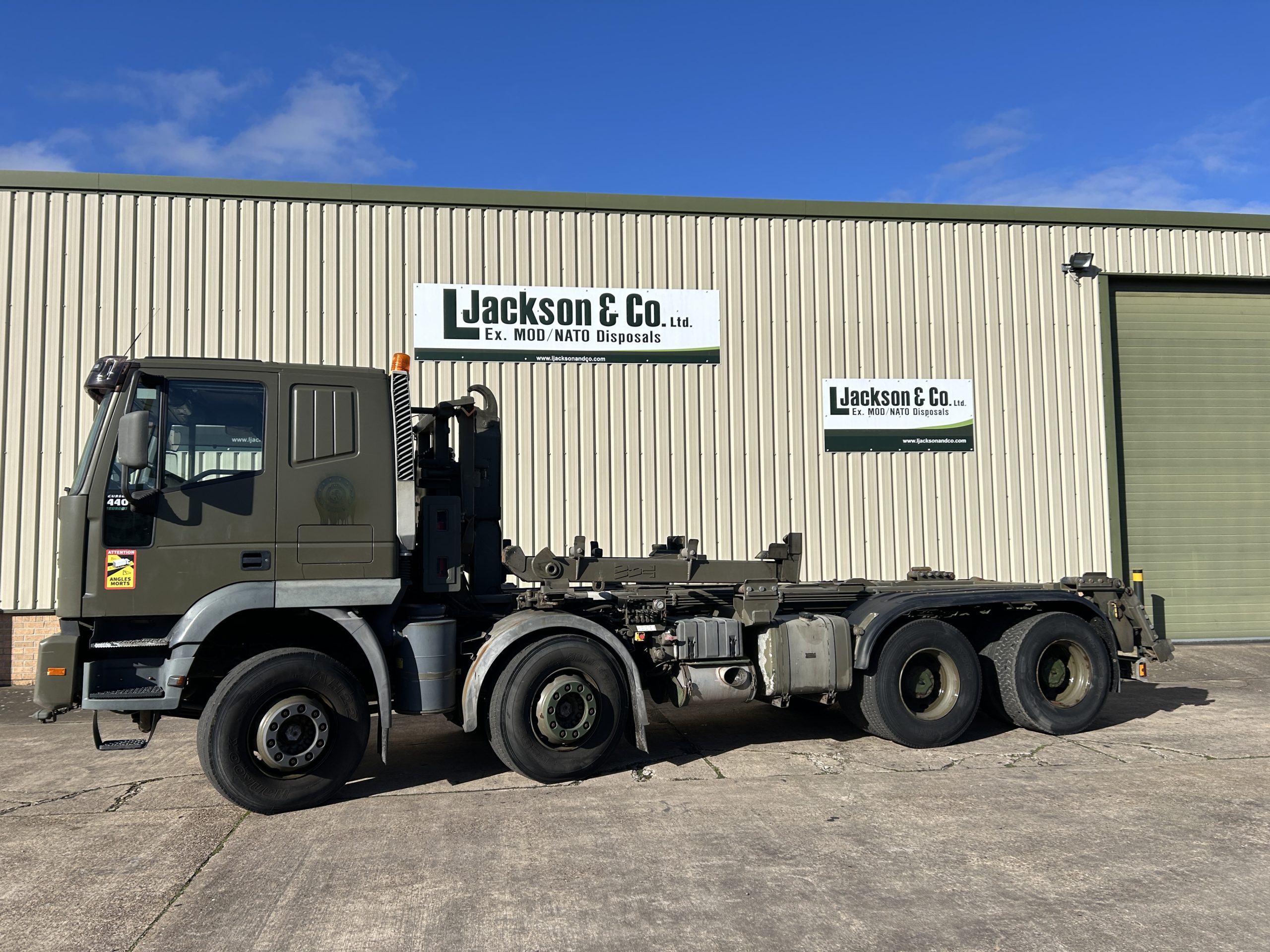 Iveco Eurotrakker 410E44 8×4 Hookloader Trucks
