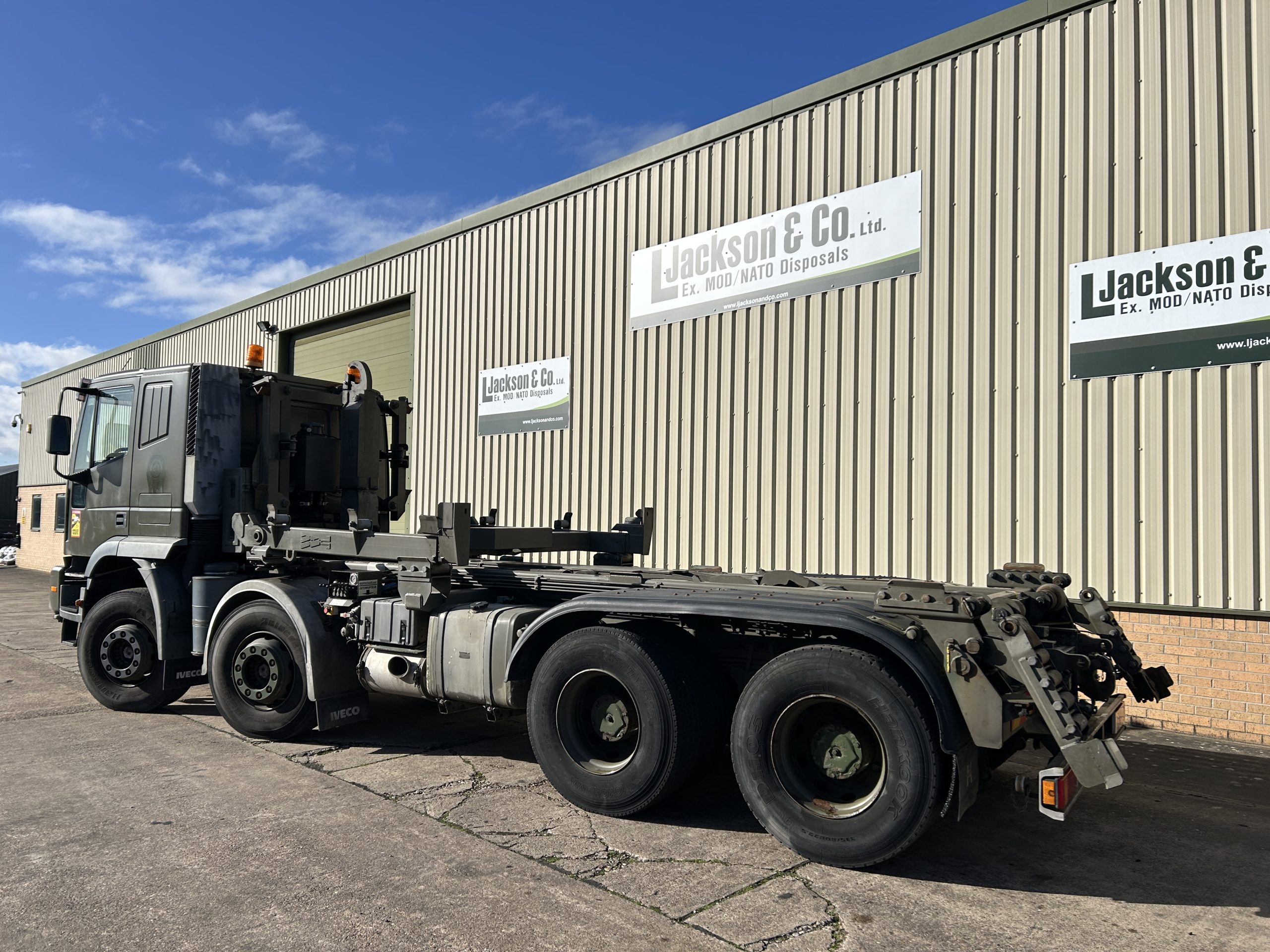 Iveco Eurotrakker 410E44 8×4 Hookloader Trucks