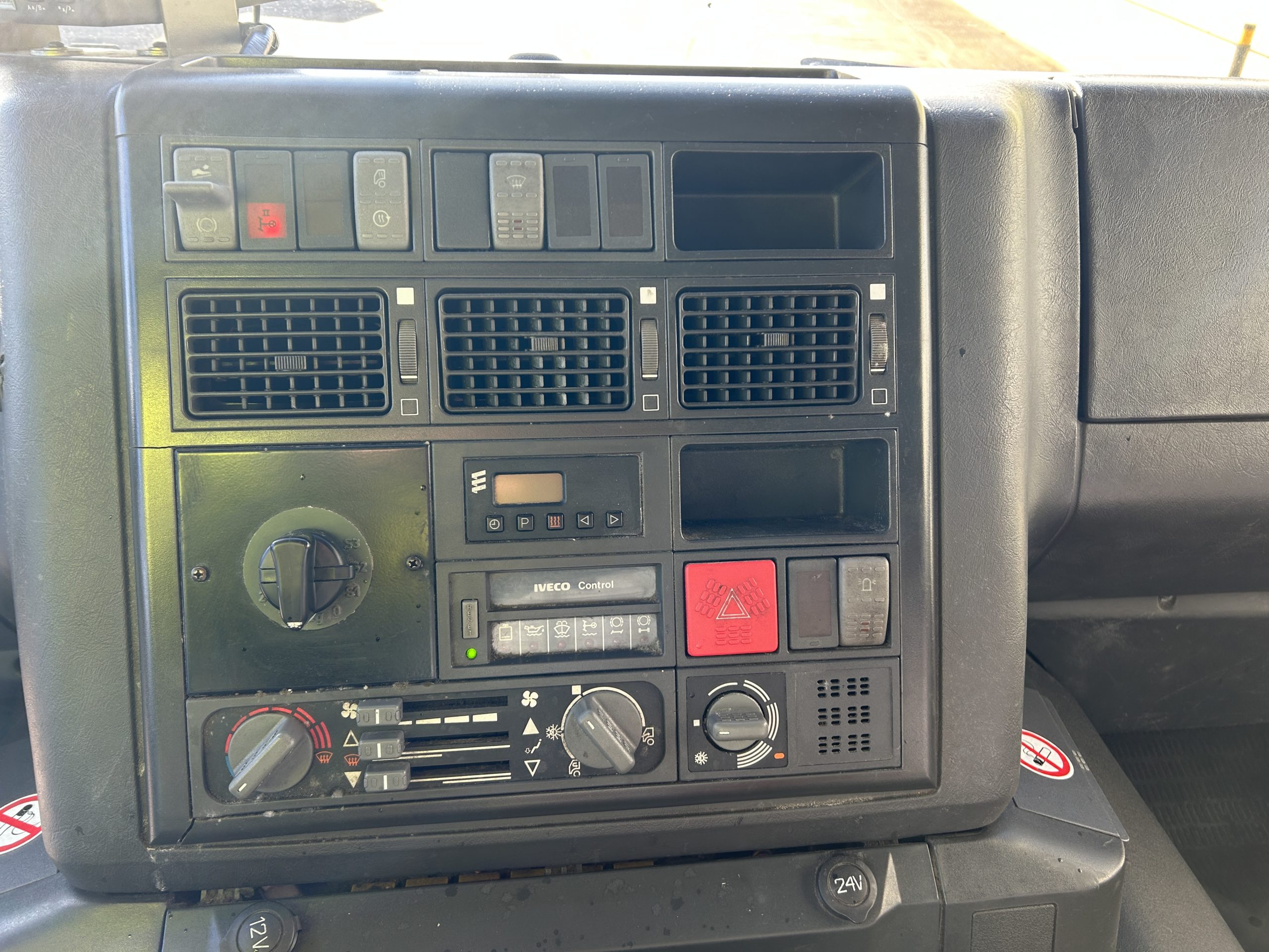 Iveco Eurotrakker 410E44 8×4 Hookloader Trucks