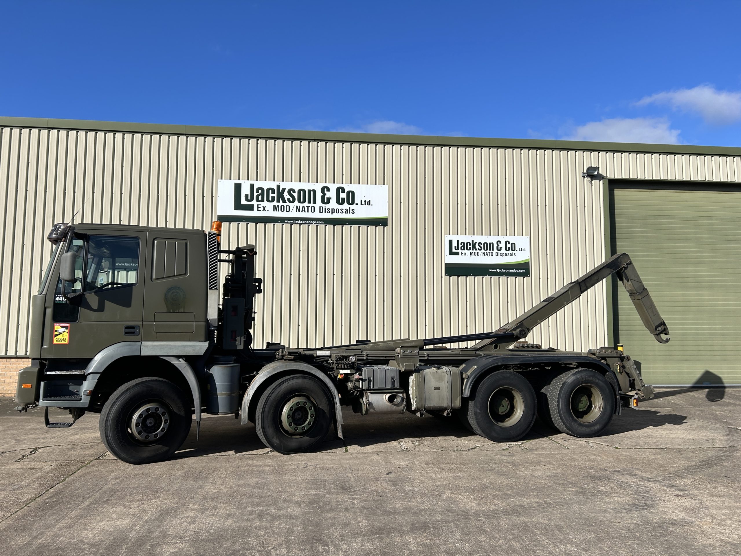 Iveco Eurotrakker 410E44 8×4 Hookloader Trucks