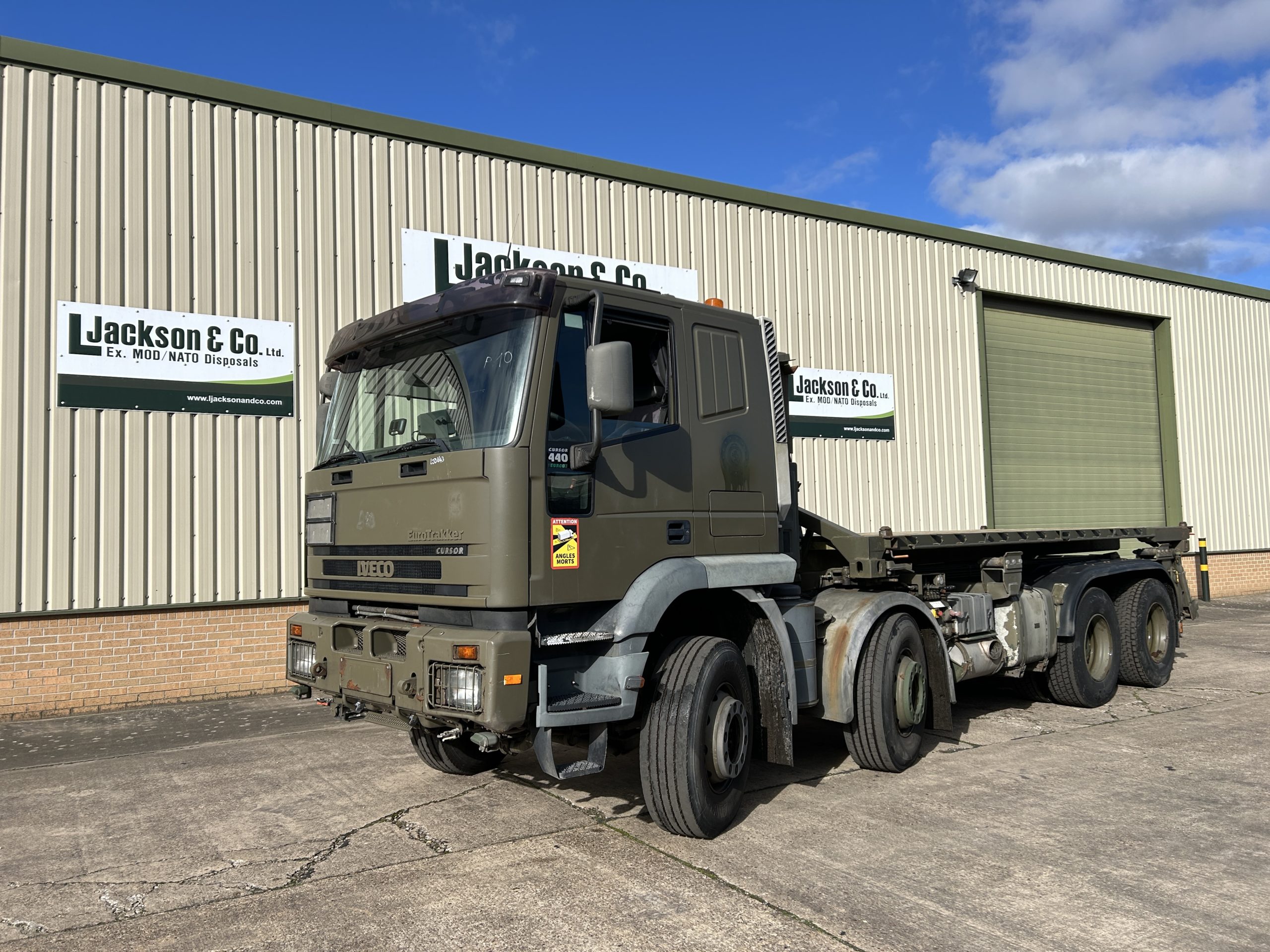 Iveco Eurotrakker 410E44 8×4 Hookloader Trucks