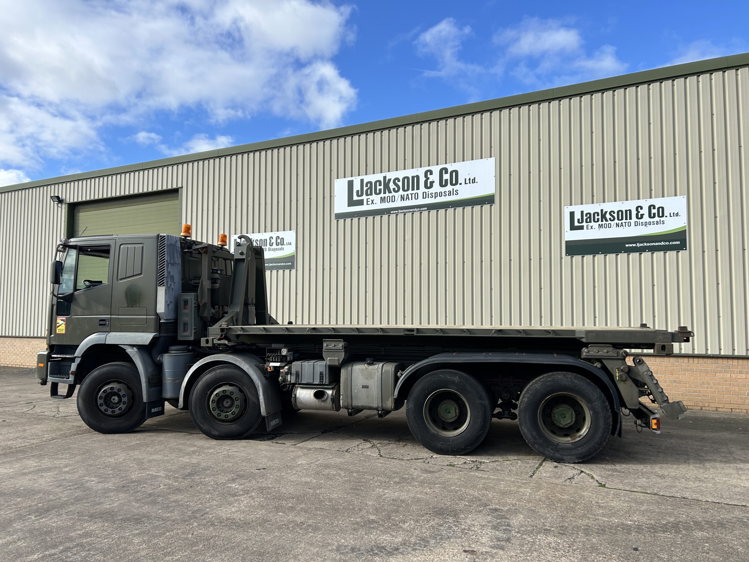 Iveco Eurotrakker 410E44 8×4 Hookloader Trucks