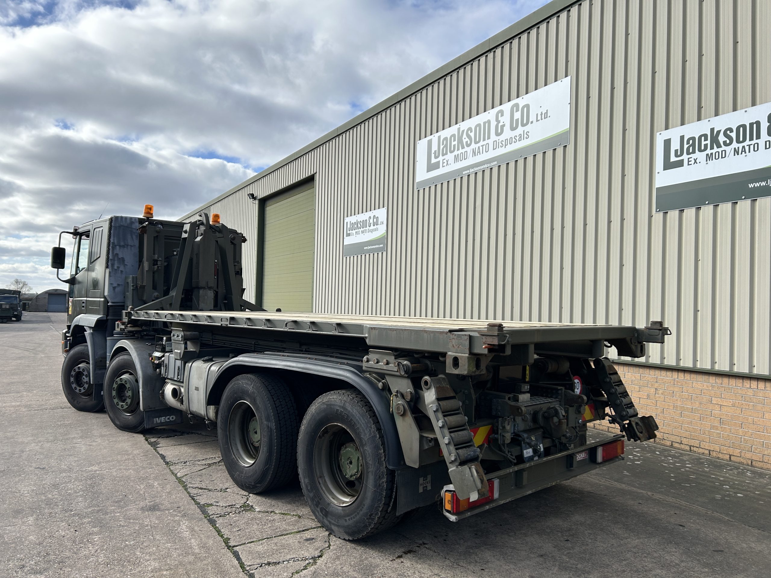Iveco Eurotrakker 410E44 8×4 Hookloader Trucks