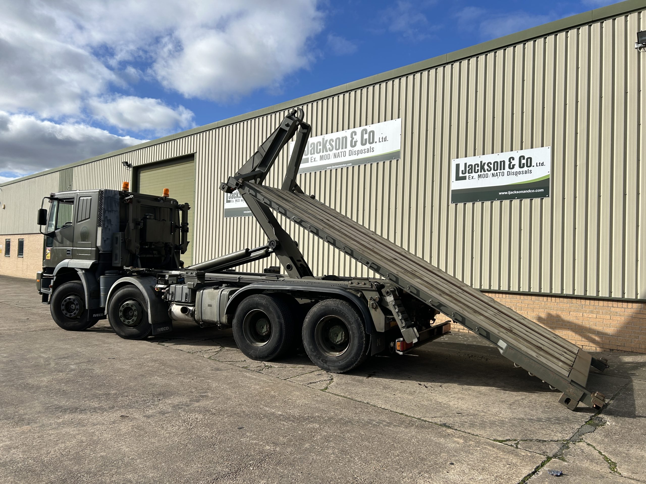Iveco Eurotrakker 410E44 8×4 Hookloader Trucks