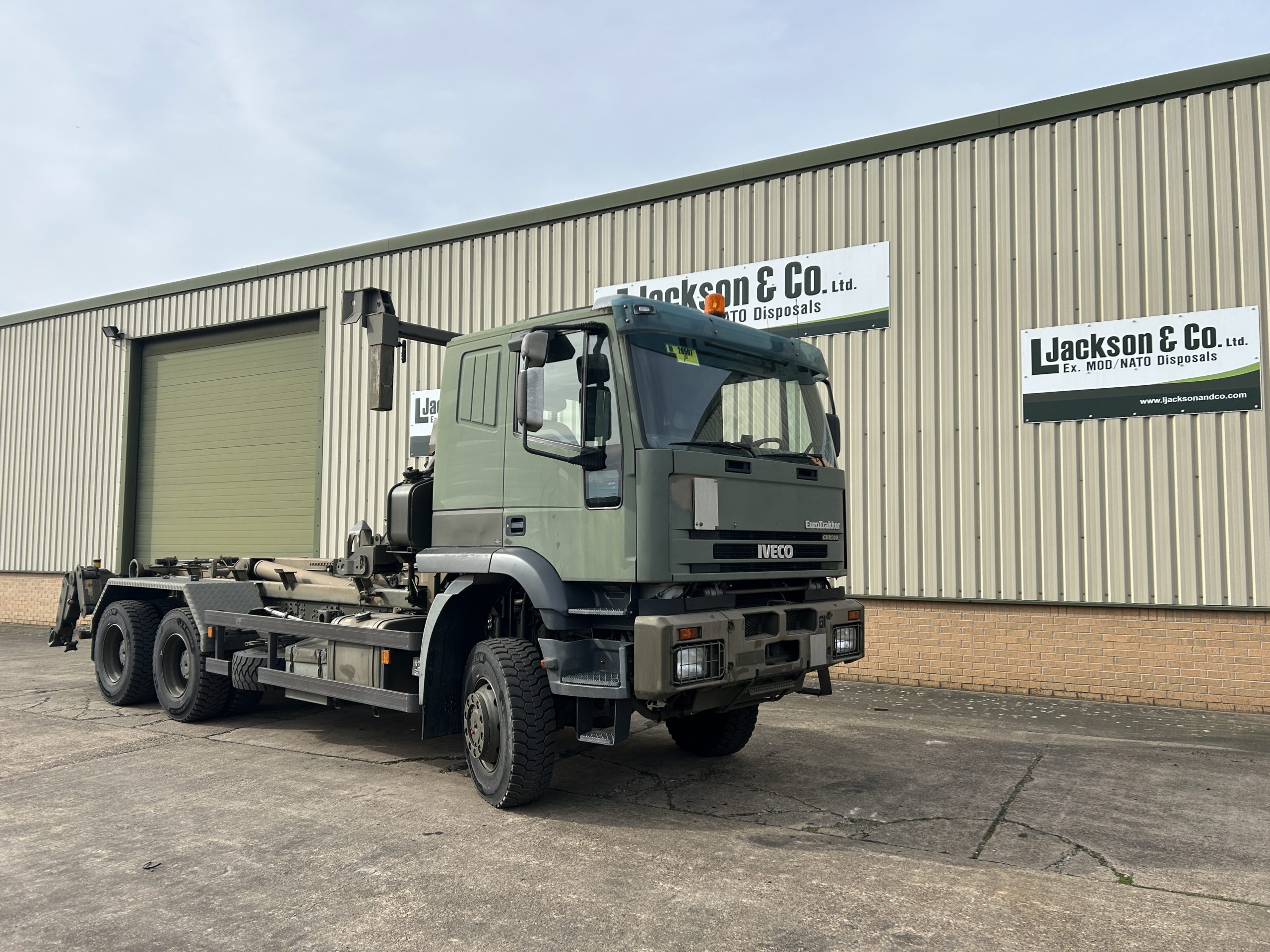 Iveco Eurotrakker 260E44 6×6 Hookloader