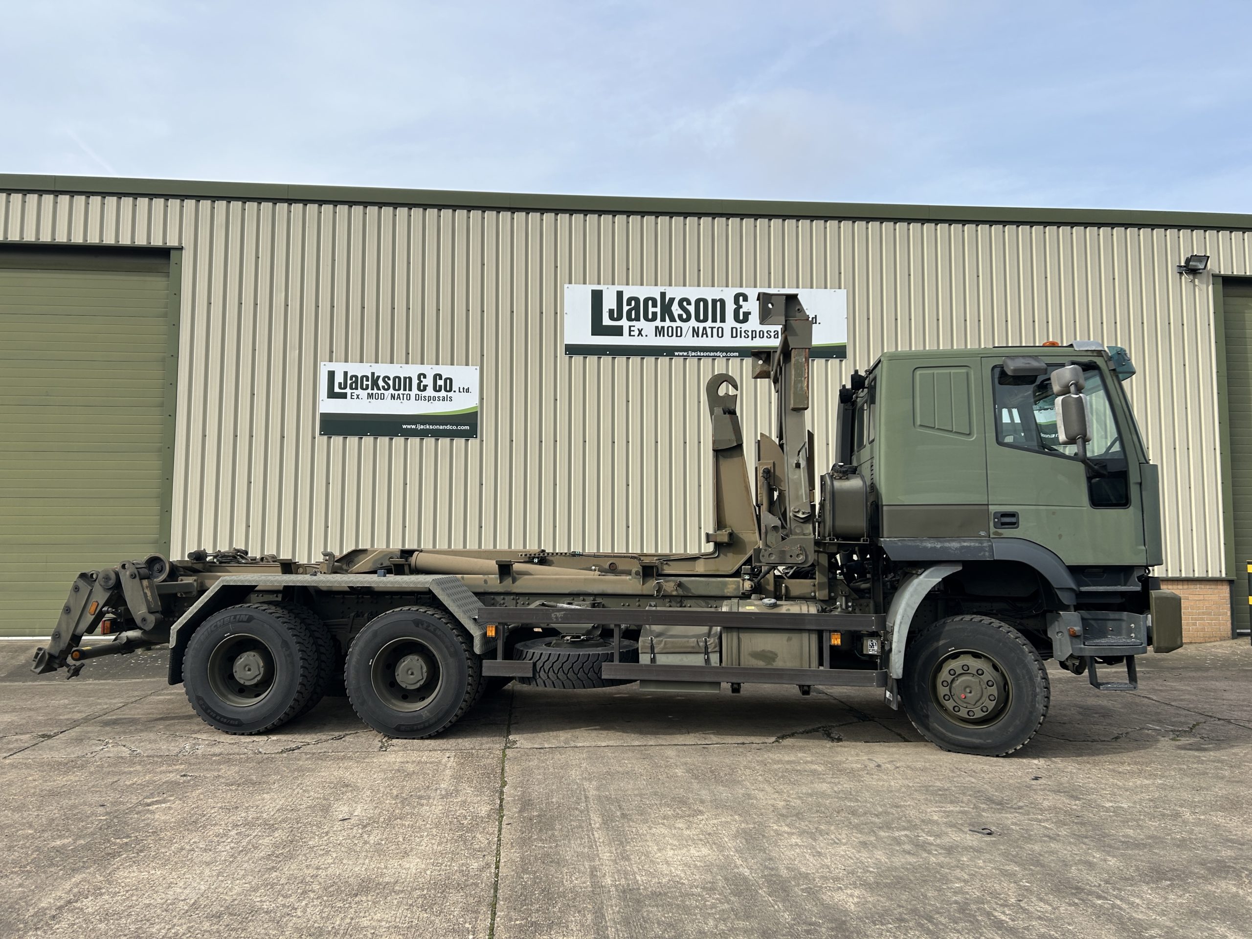 Iveco Eurotrakker 260E44 6×6 Hookloader