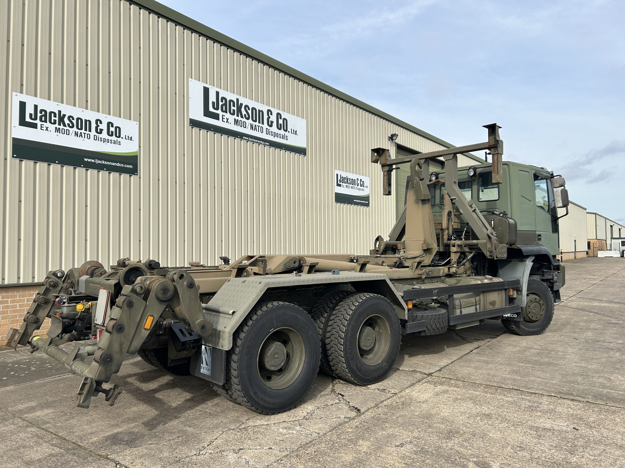 Iveco Eurotrakker 260E44 6×6 Hookloader