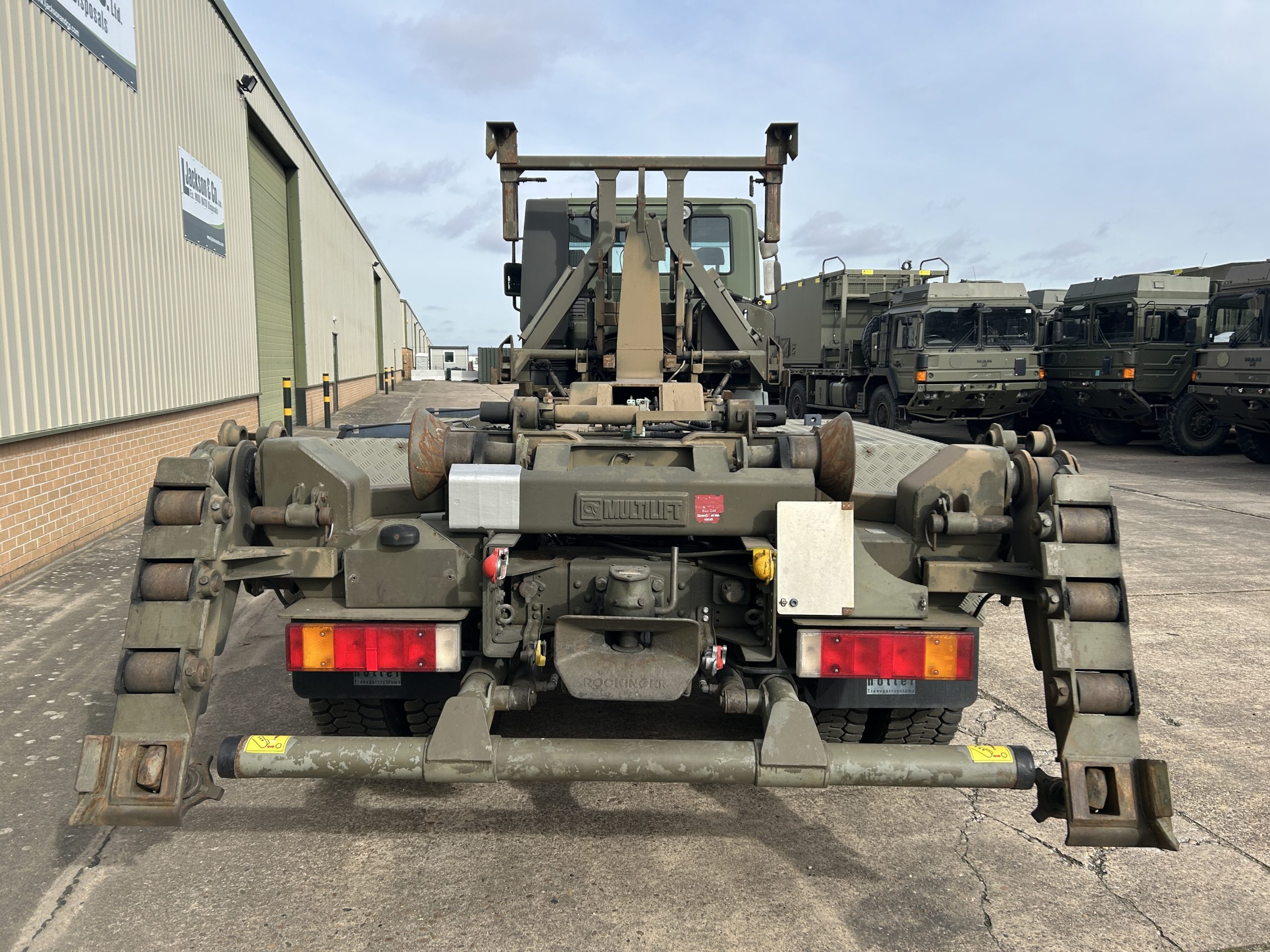 Iveco Eurotrakker 260E44 6×6 Hookloader