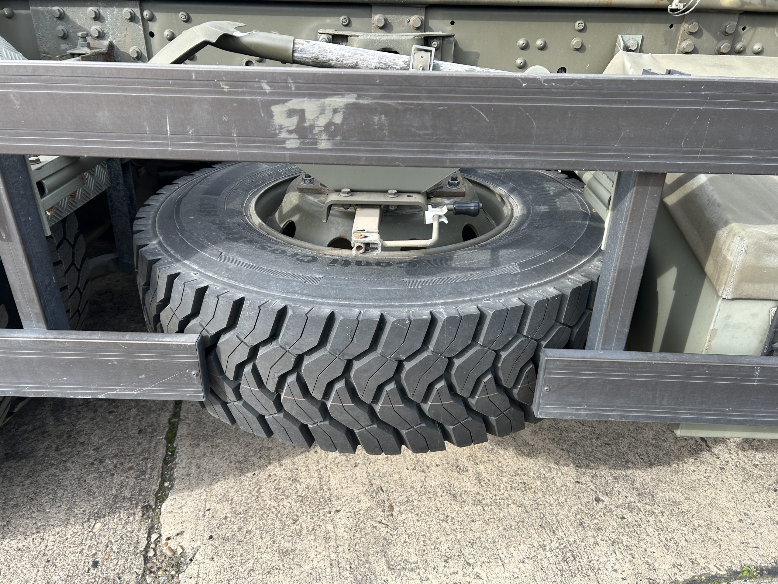 Iveco Eurotrakker 260E44 6×6 Hookloader