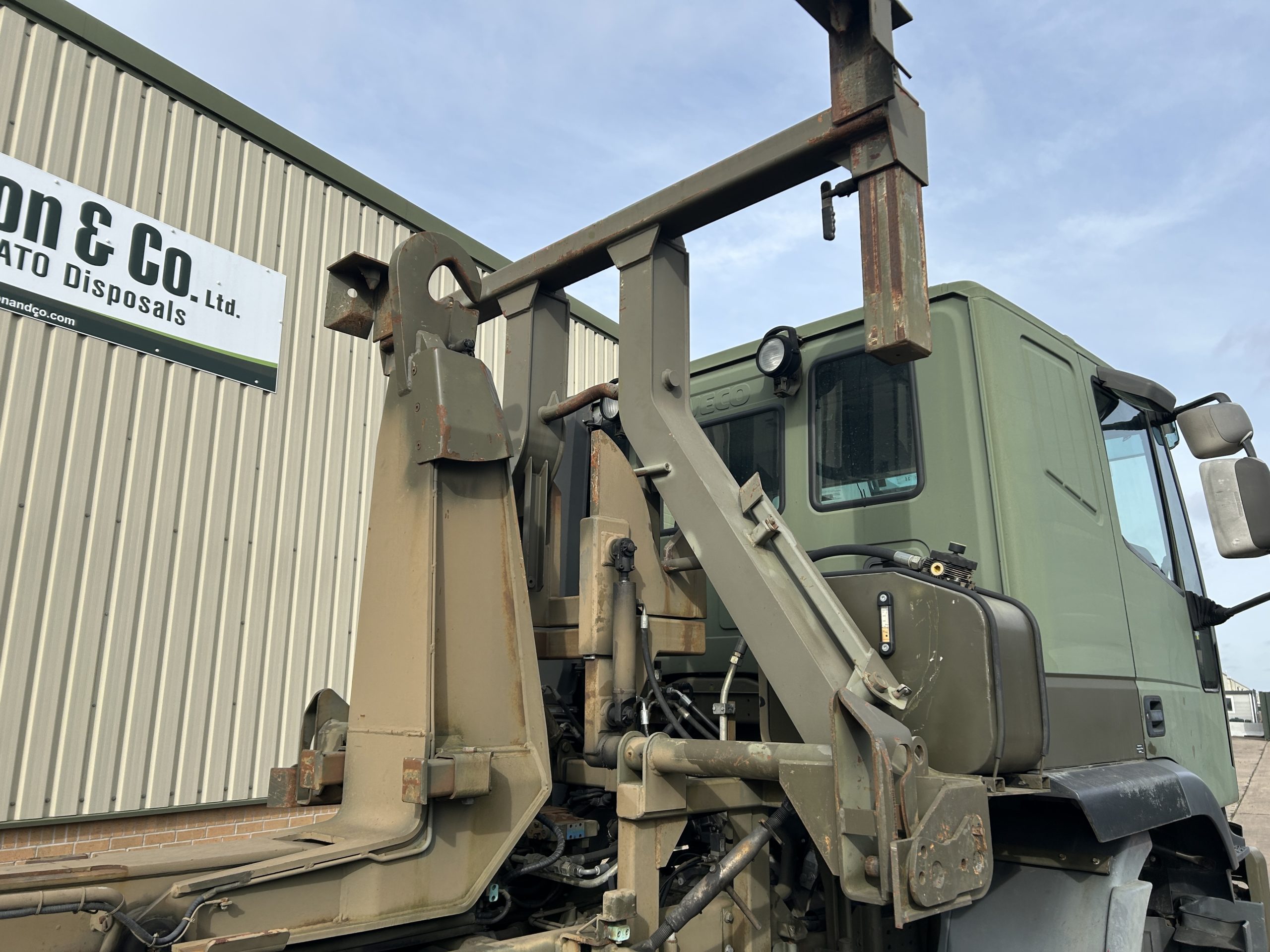 Iveco Eurotrakker 260E44 6×6 Hookloader
