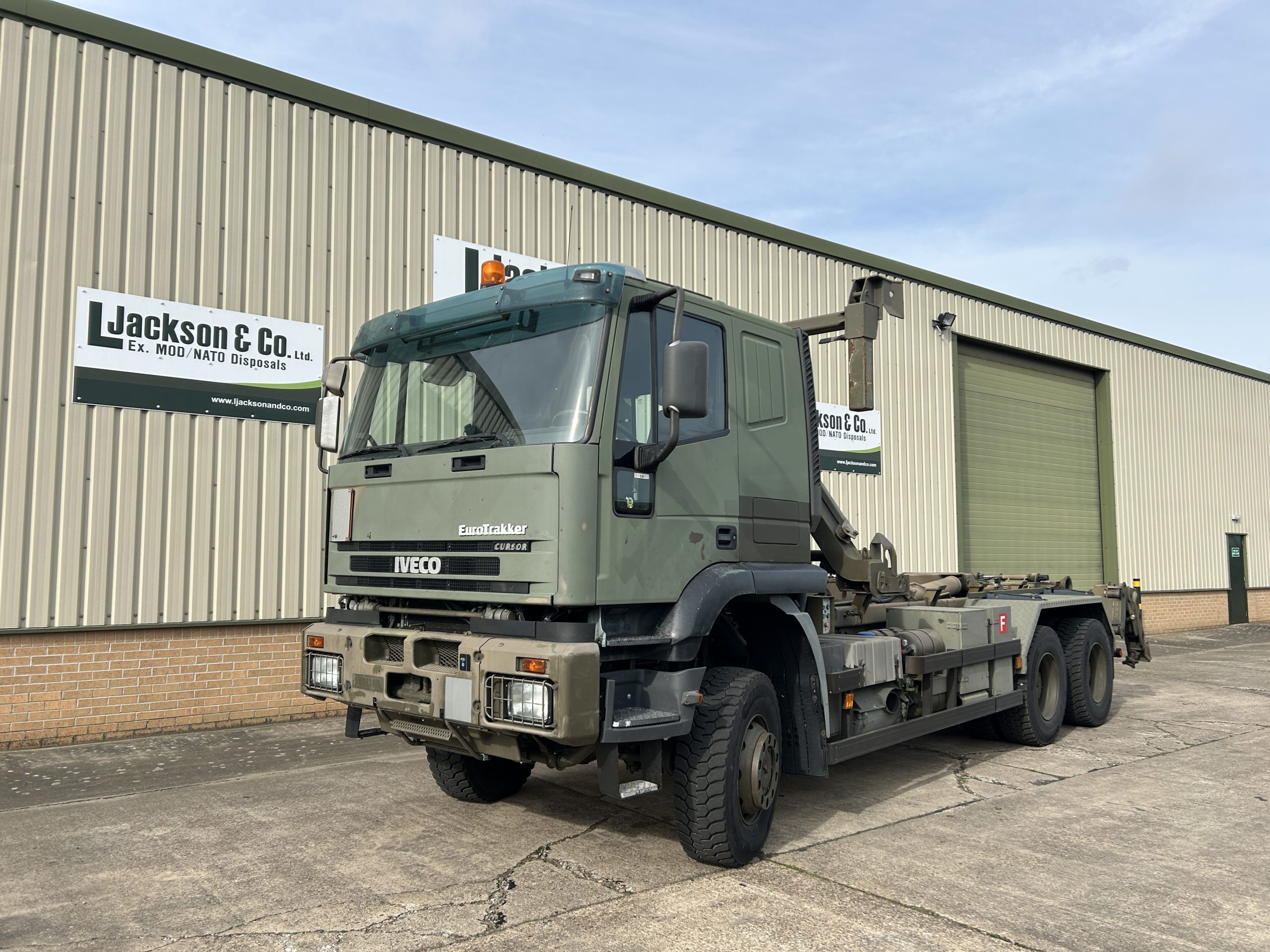 Iveco Eurotrakker 260E44 6×6 Hookloader