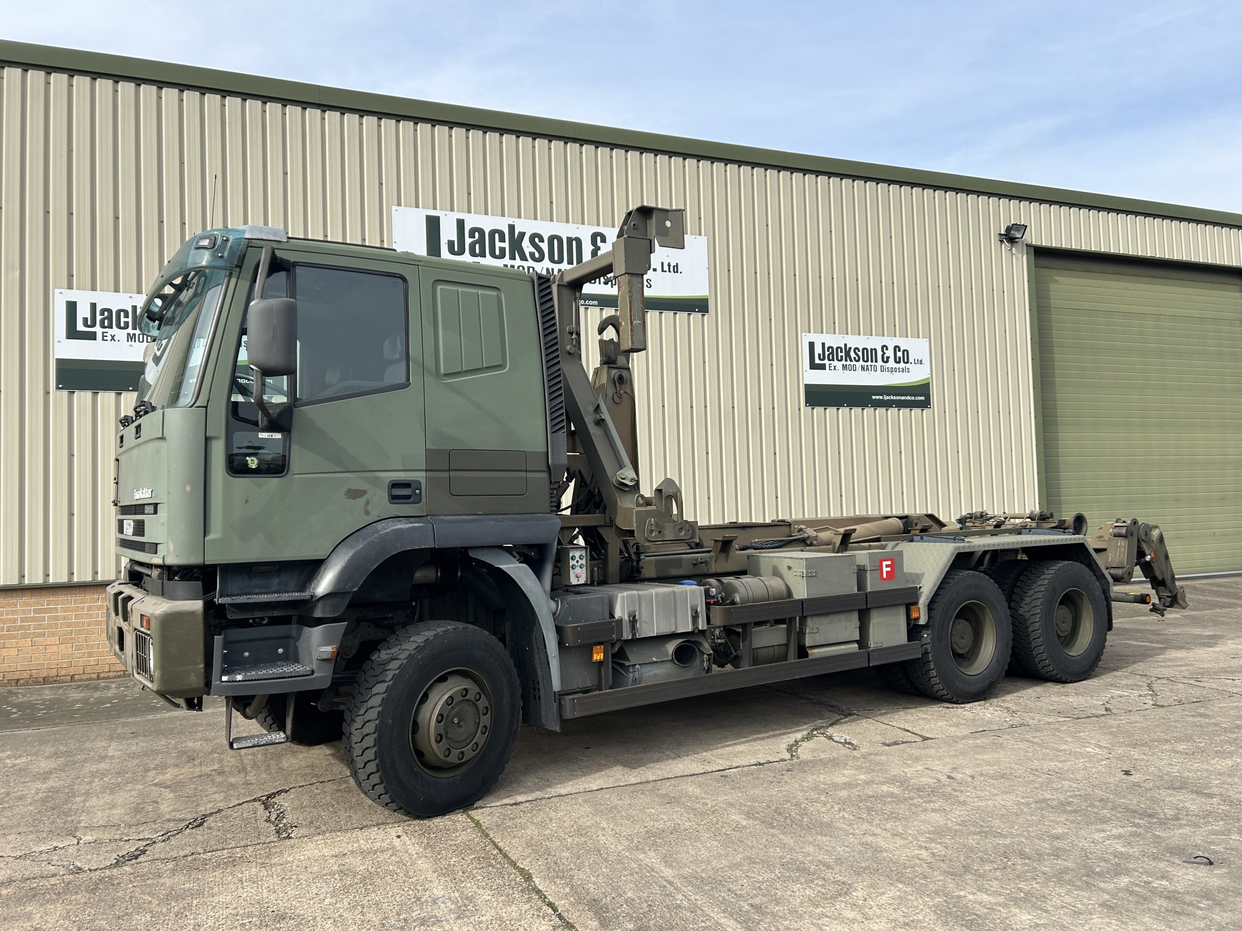 Iveco Eurotrakker 260E44 6×6 Hookloader