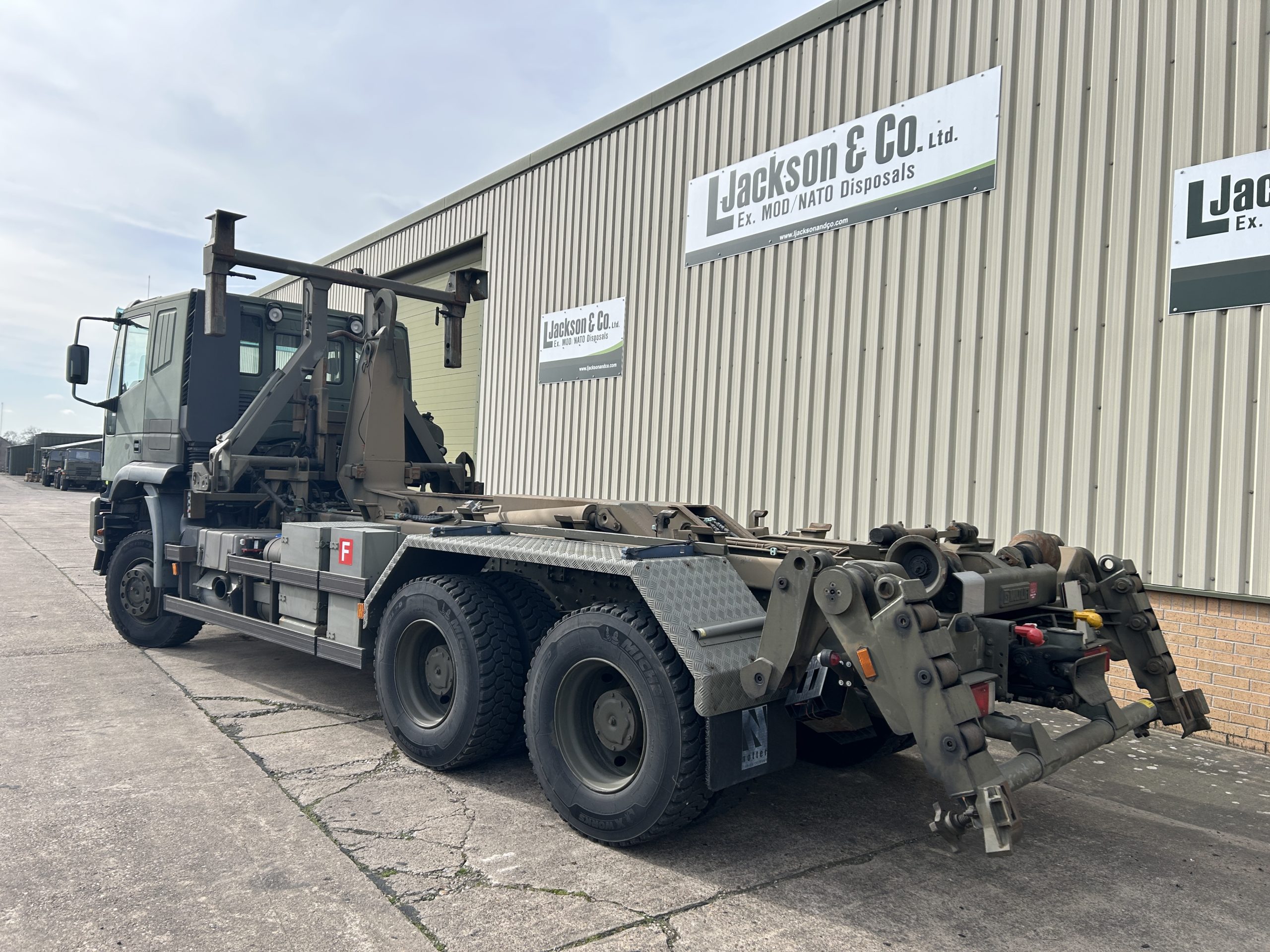 Iveco Eurotrakker 260E44 6×6 Hookloader